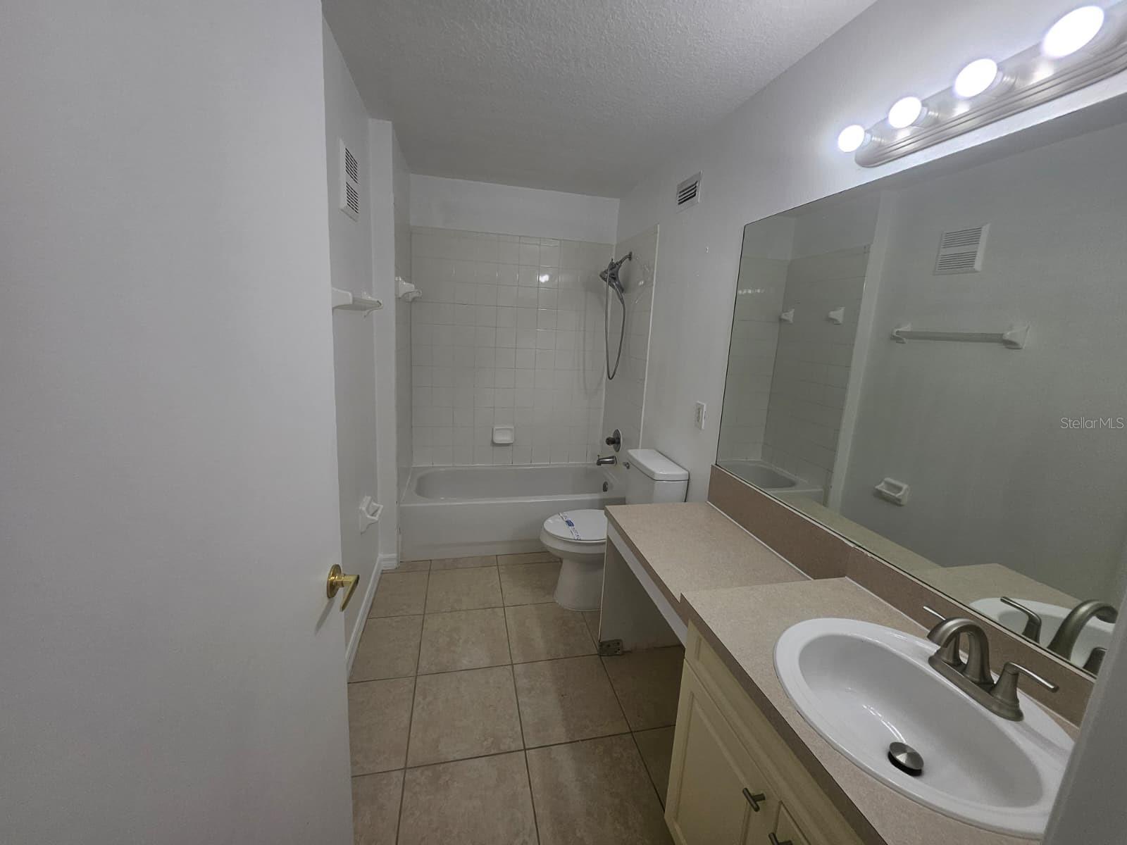 Image 9 of 11 For 601 Washington Palm Loop B