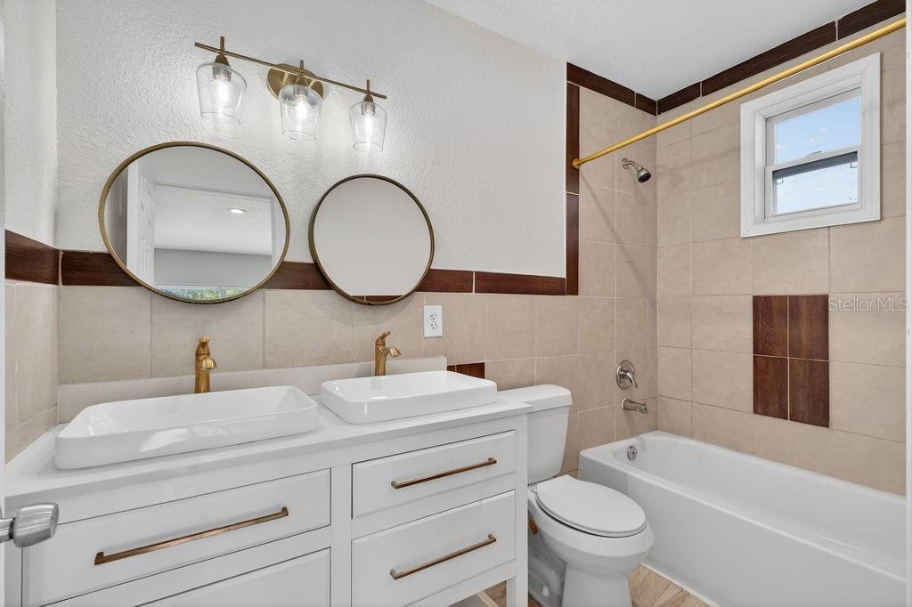 Image 23 of 44 For 722 22nd Street