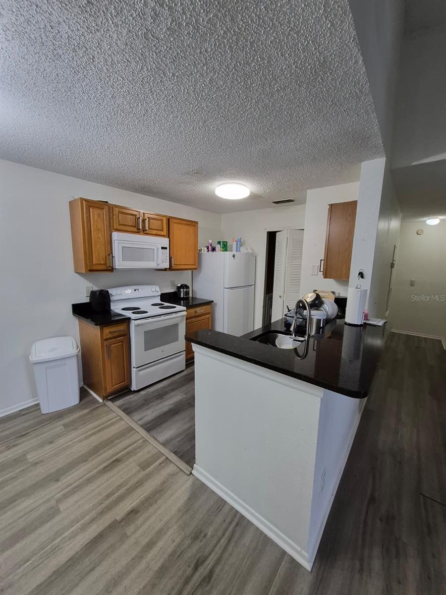 Image 7 of 24 For 2031 Cascades Boulevard 307