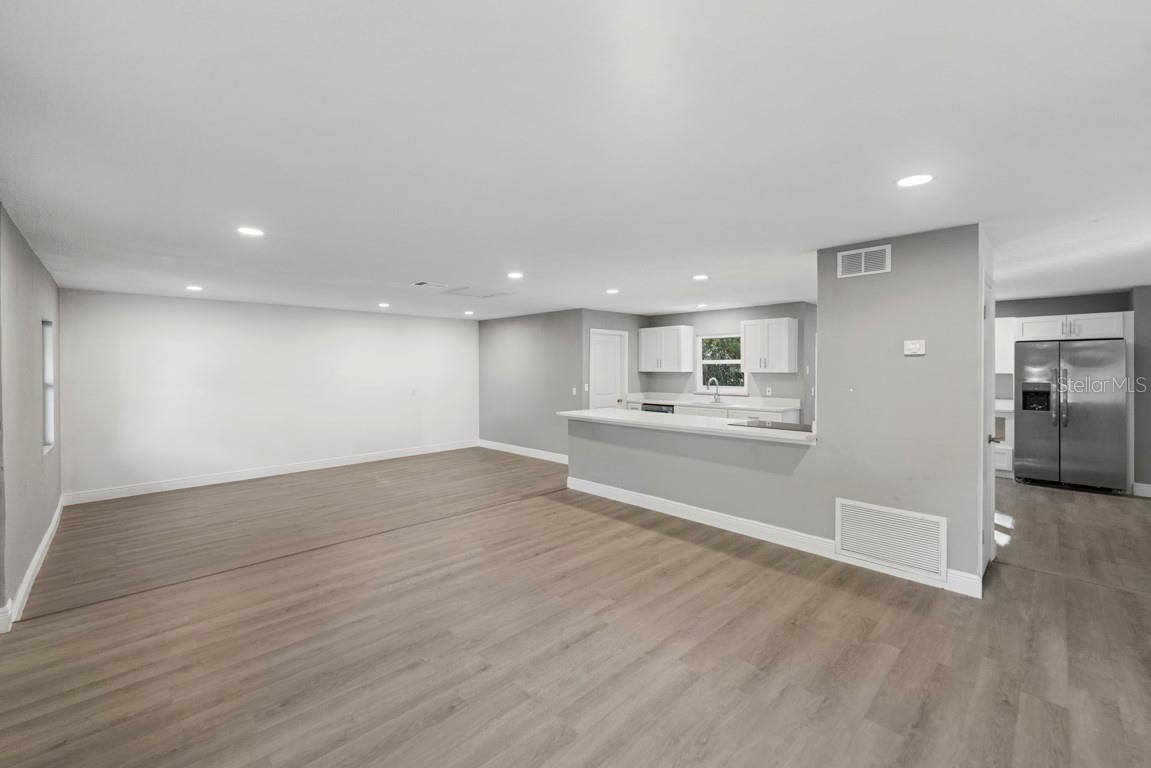 Image 11 of 36 For 1087 Swan Street