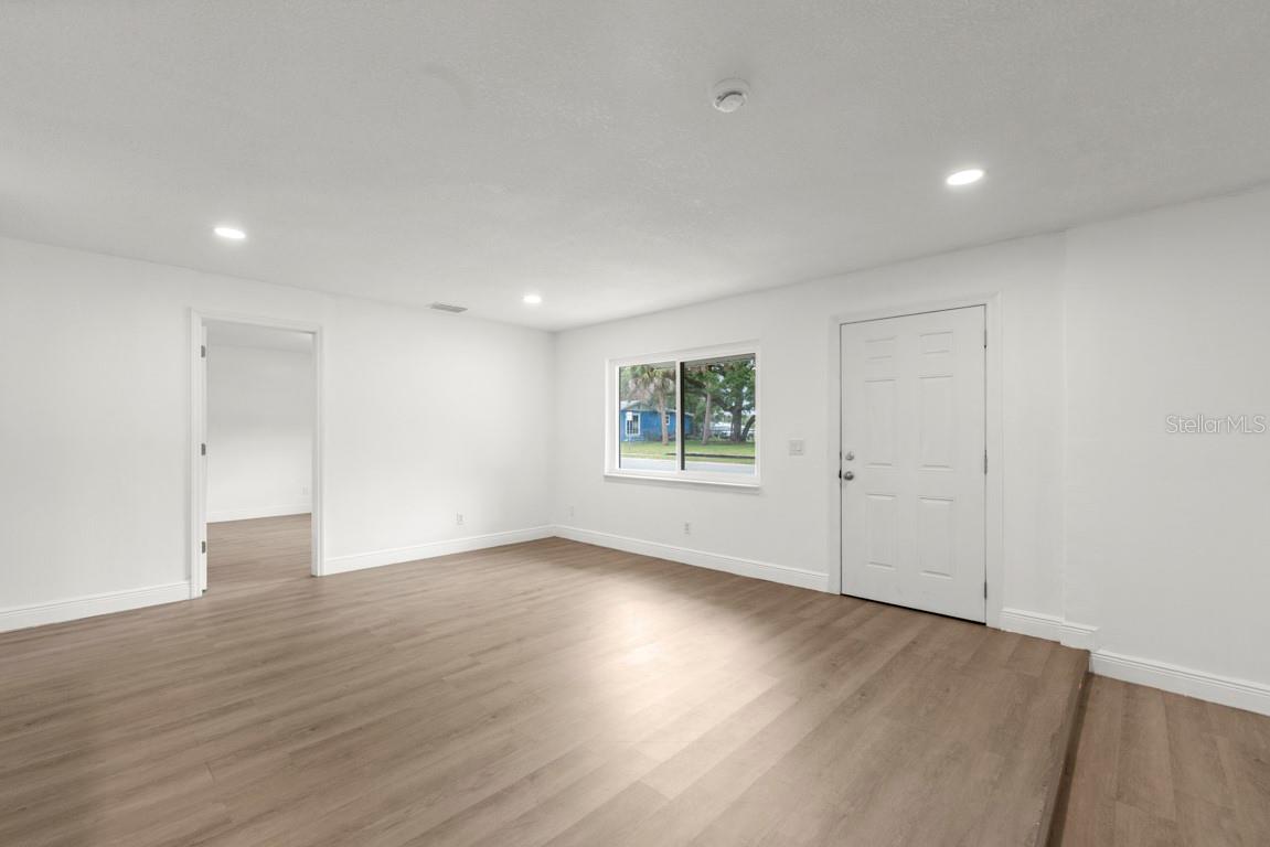Image 13 of 36 For 1087 Swan Street