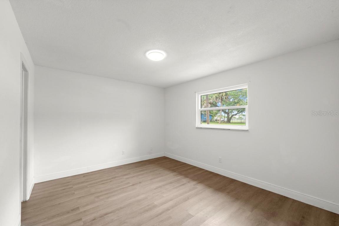 Image 14 of 36 For 1087 Swan Street