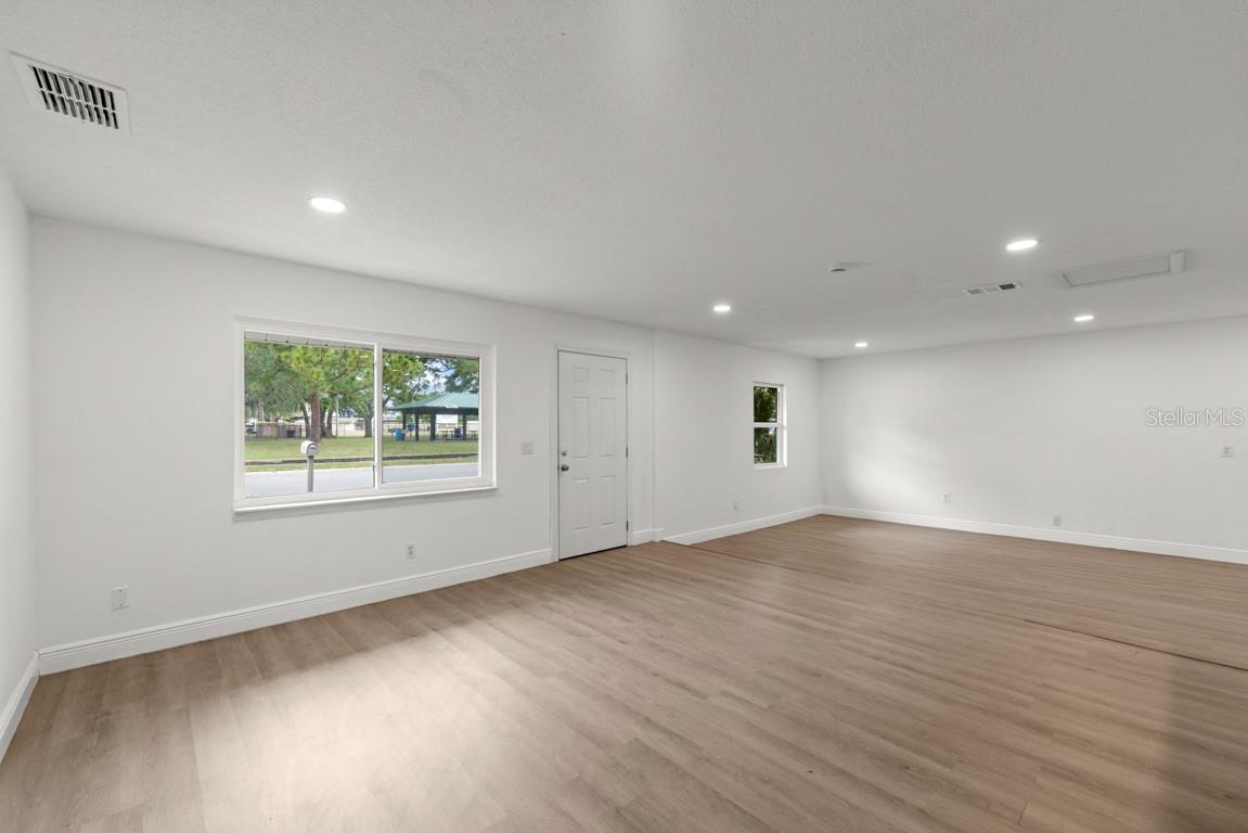 Image 4 of 36 For 1087 Swan Street