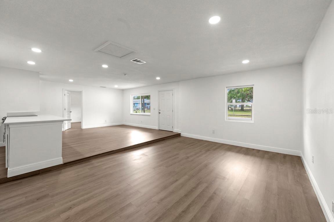 Image 6 of 36 For 1087 Swan Street