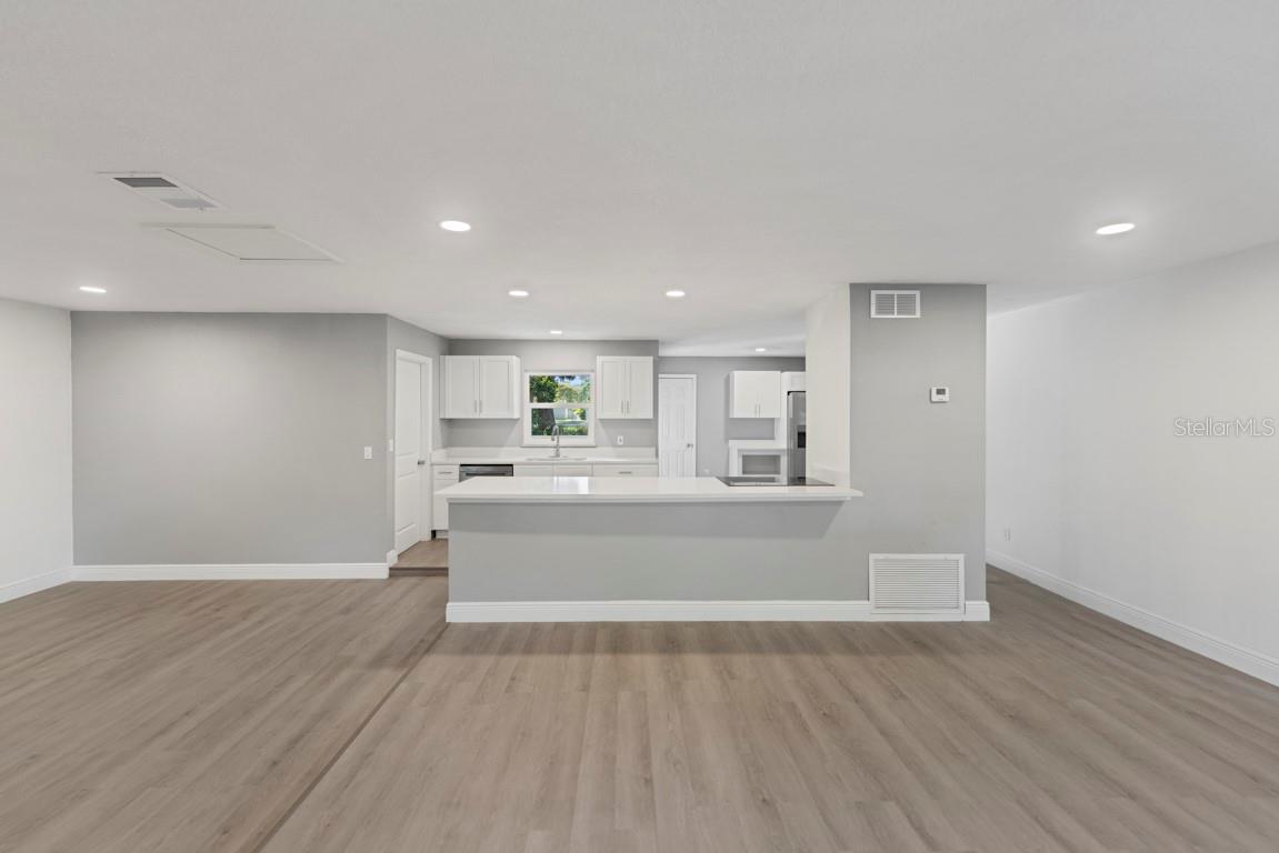 Image 7 of 36 For 1087 Swan Street
