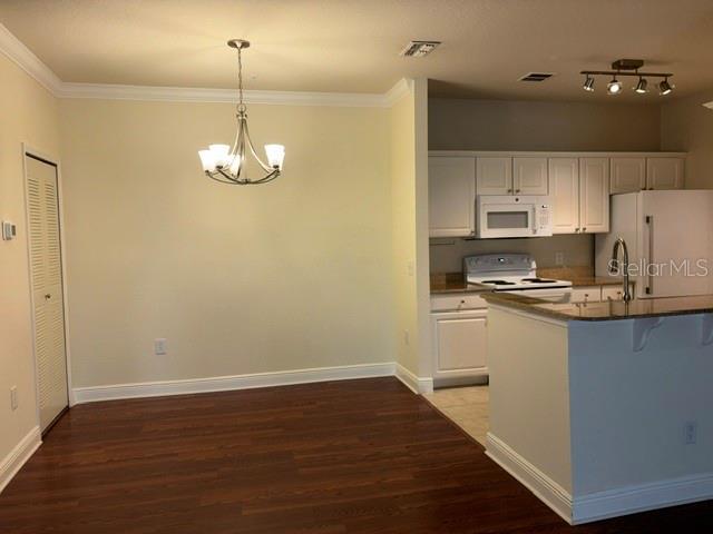 Image 3 of 20 For 143 Southern Pecan Circle 206