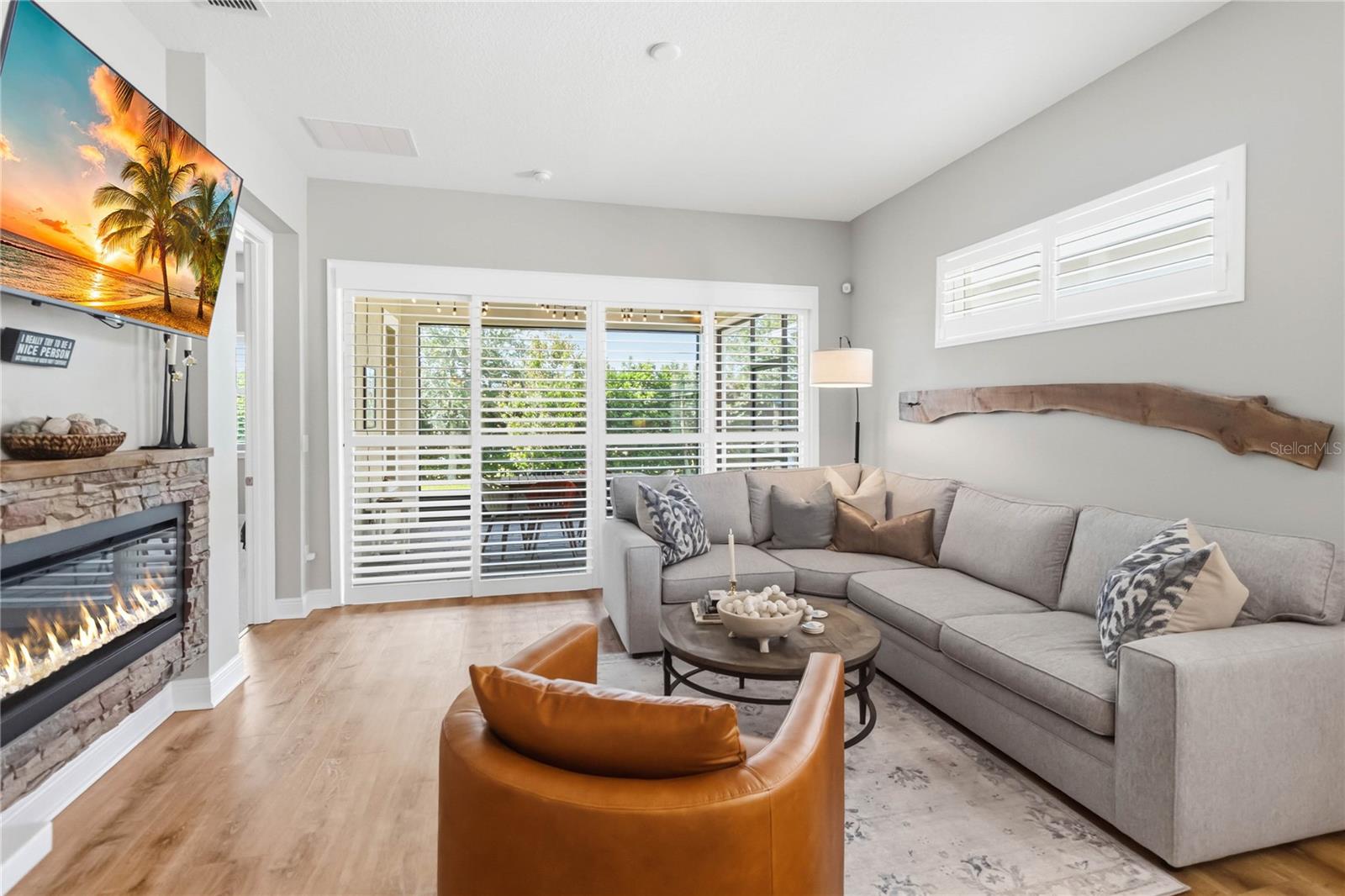 Listing photo id 10 for 2305 Datura Loop