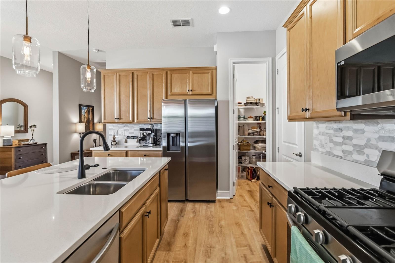 Listing photo id 15 for 2305 Datura Loop