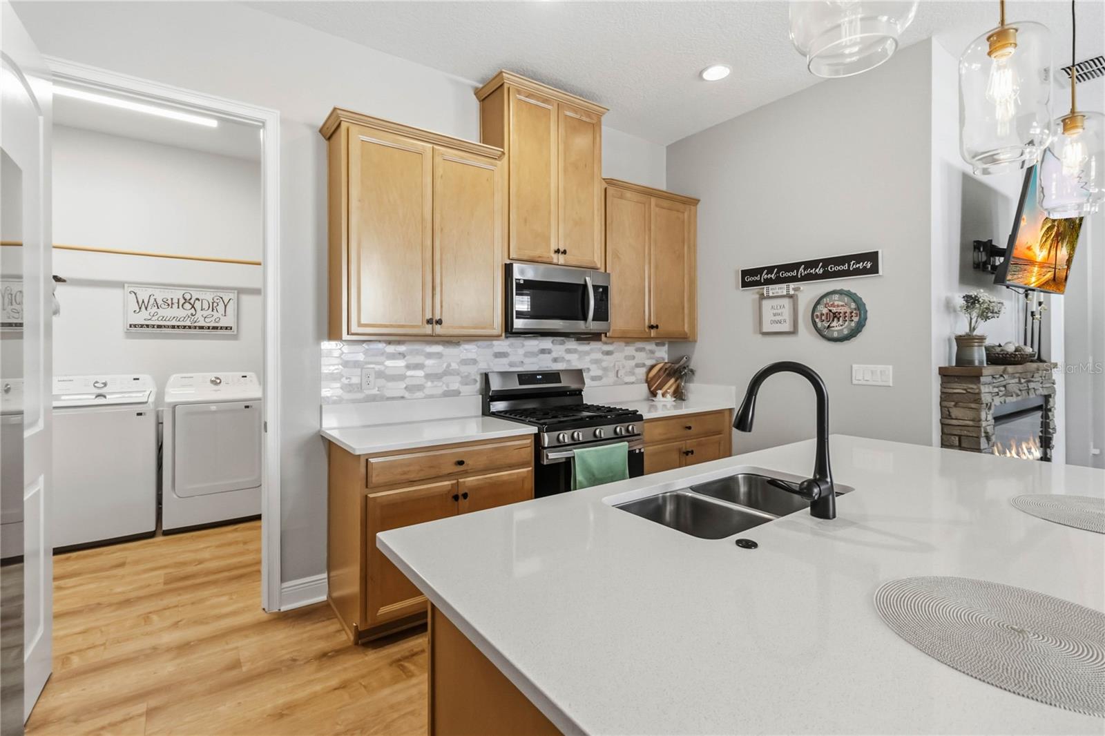 Listing photo id 16 for 2305 Datura Loop