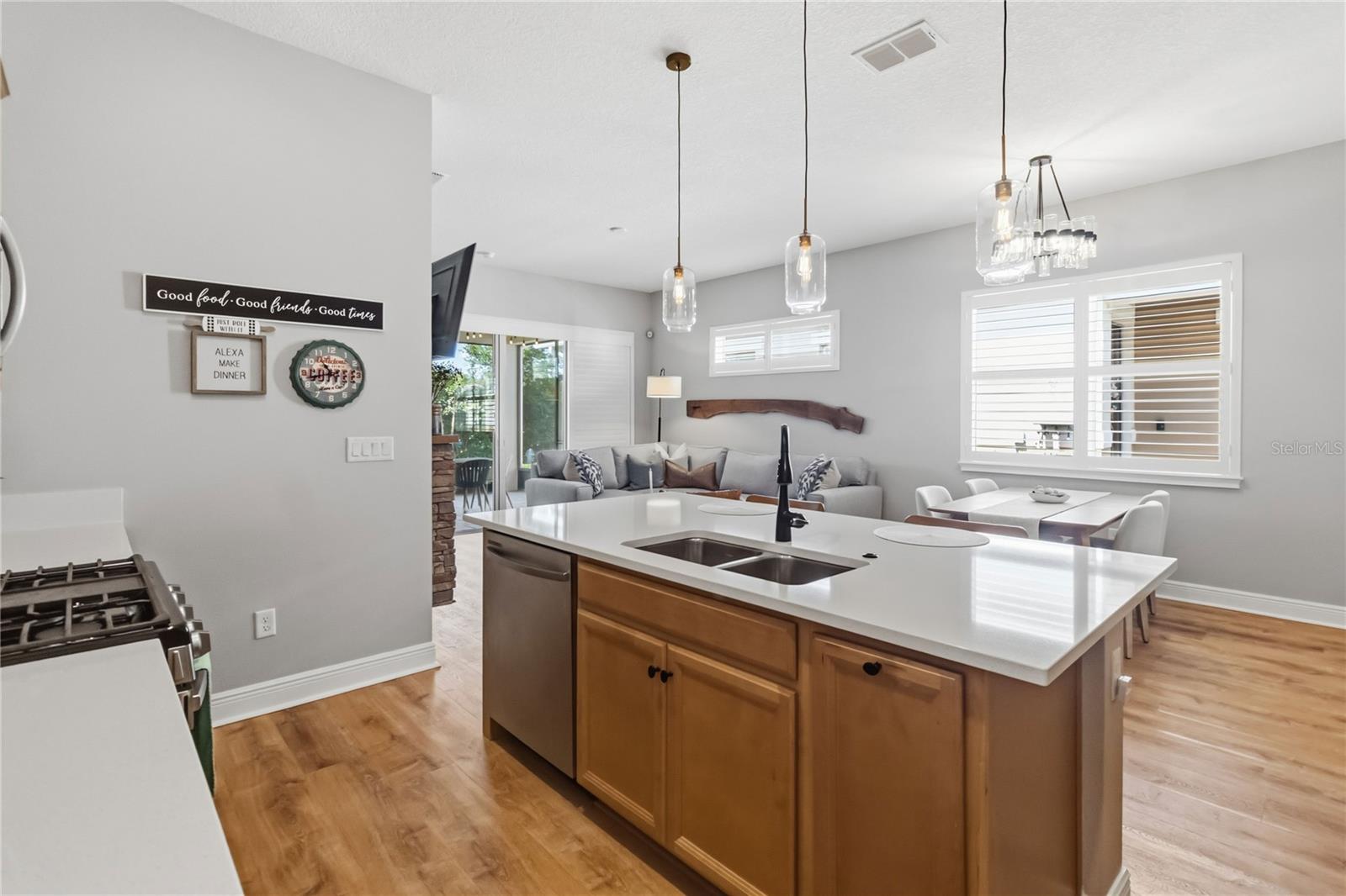 Listing photo id 18 for 2305 Datura Loop