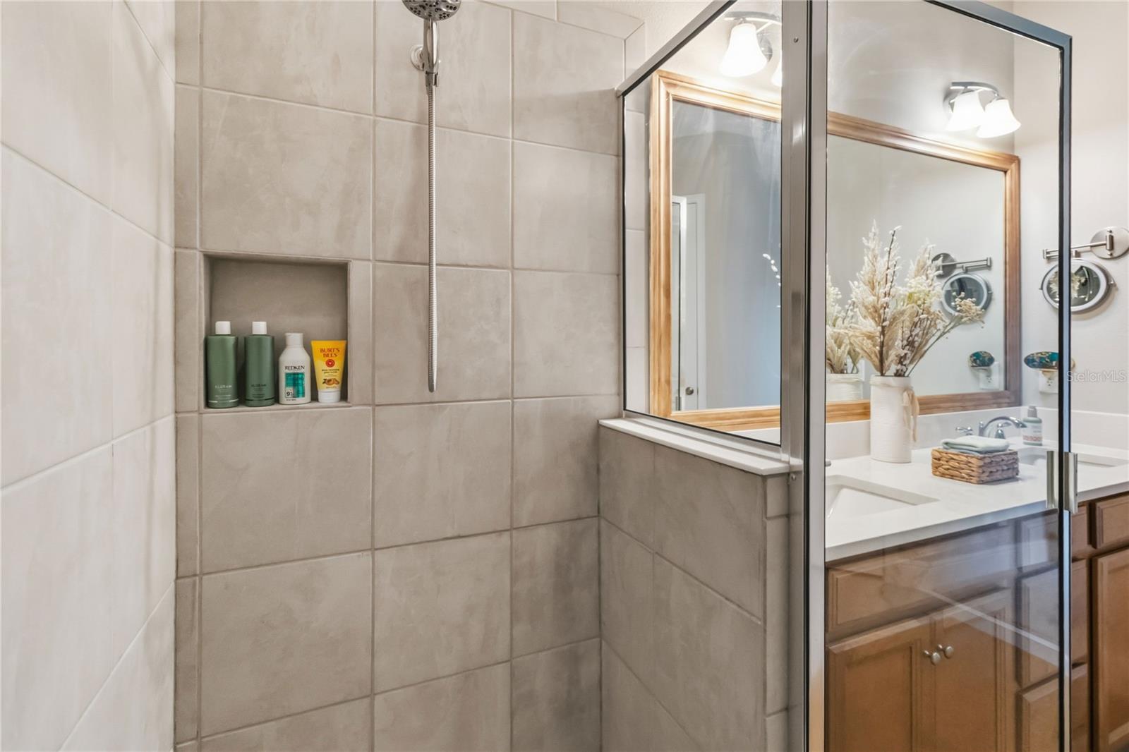 Listing photo id 24 for 2305 Datura Loop