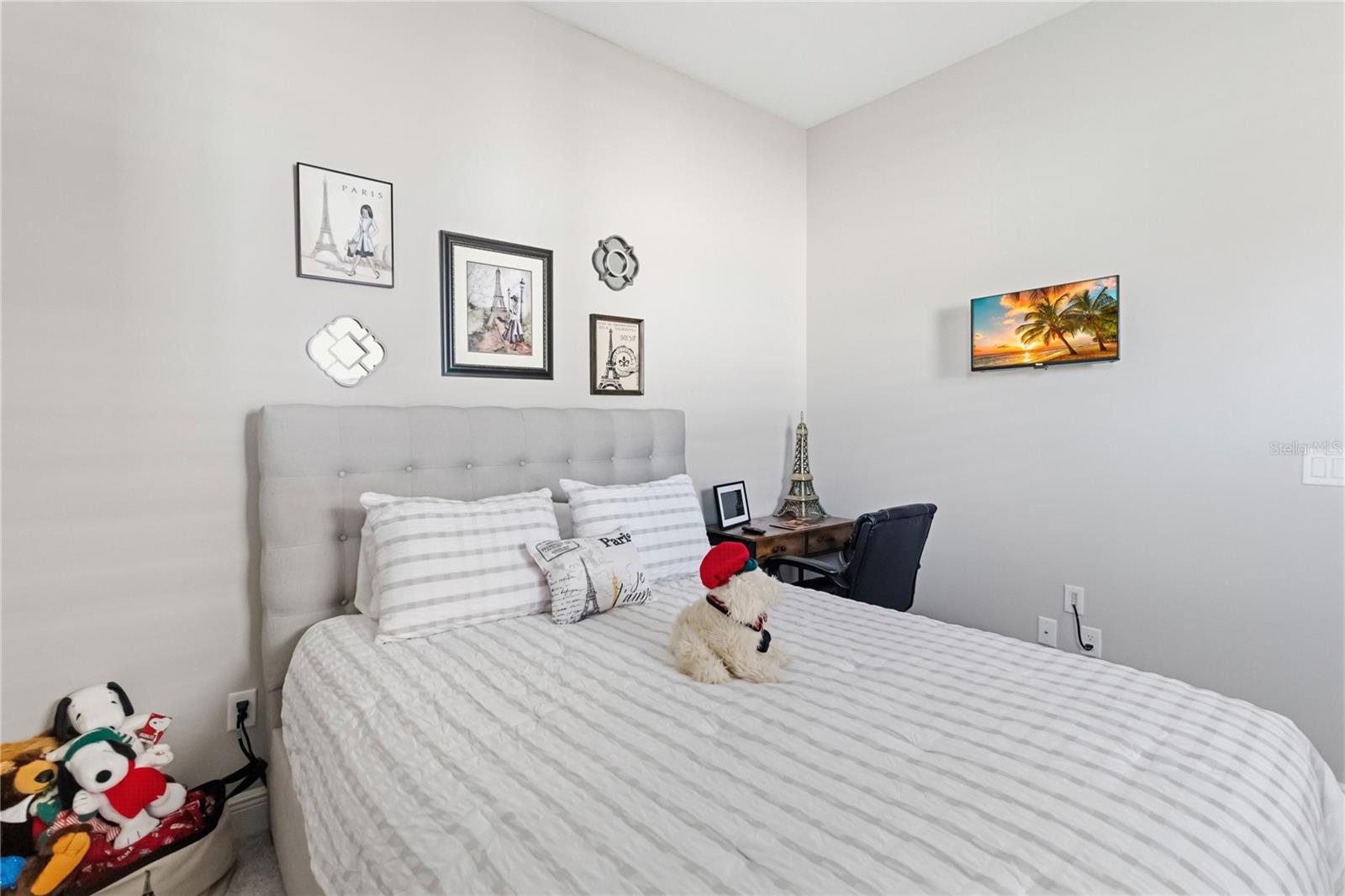 Listing photo id 30 for 2305 Datura Loop