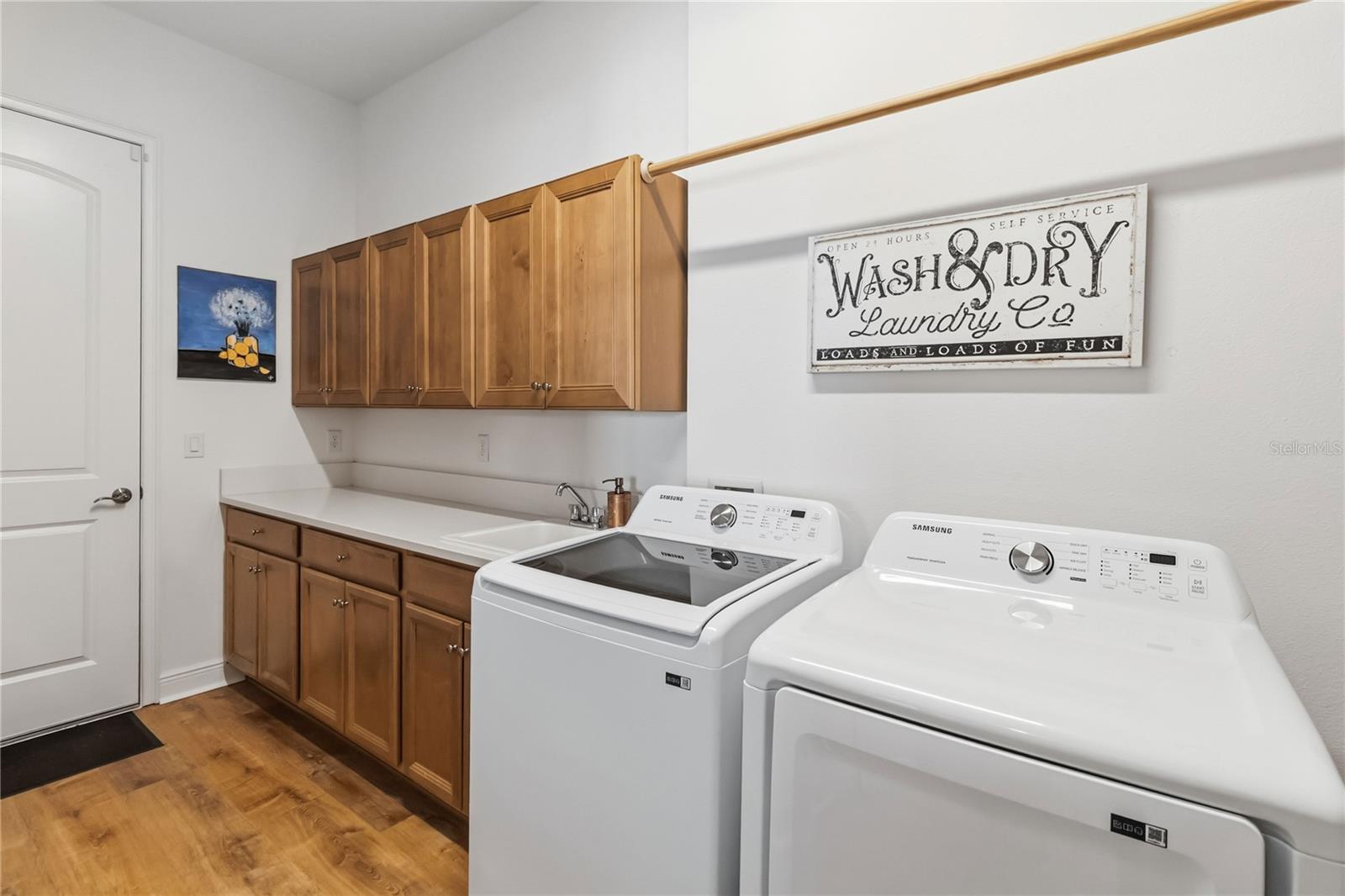 Listing photo id 33 for 2305 Datura Loop