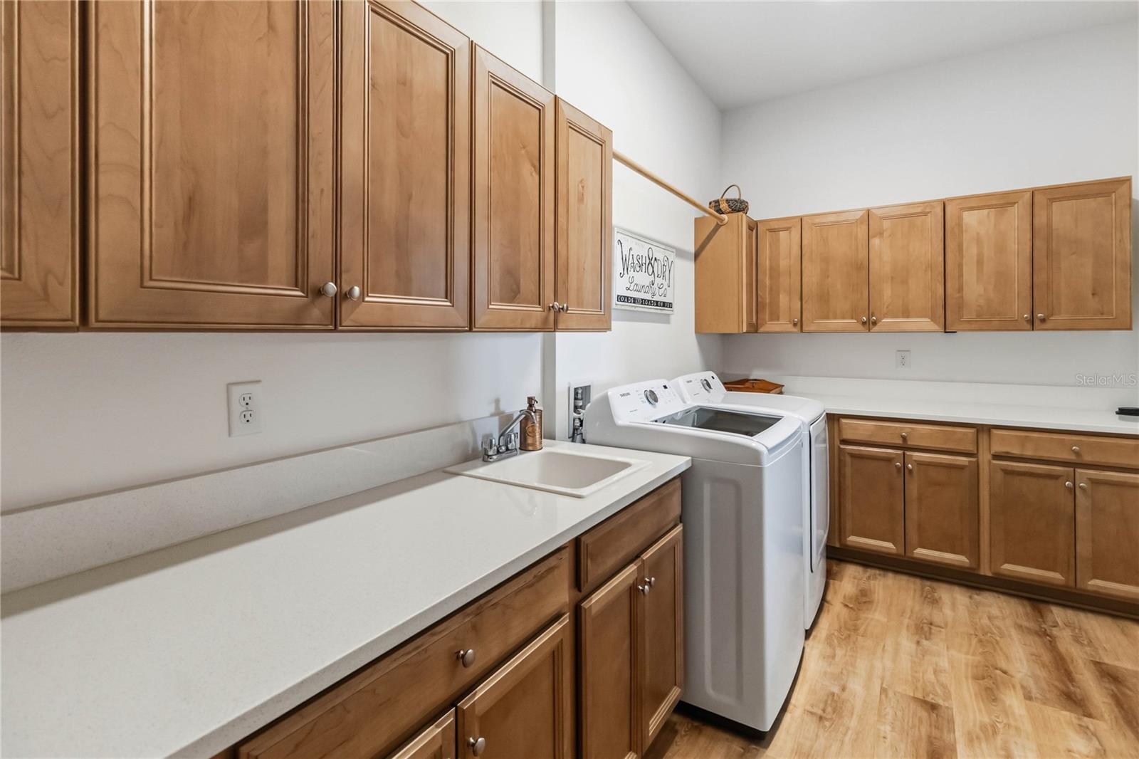 Listing photo id 34 for 2305 Datura Loop