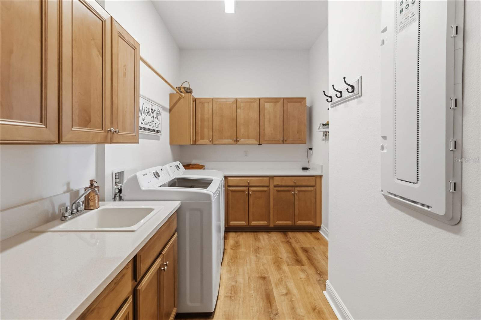 Listing photo id 35 for 2305 Datura Loop