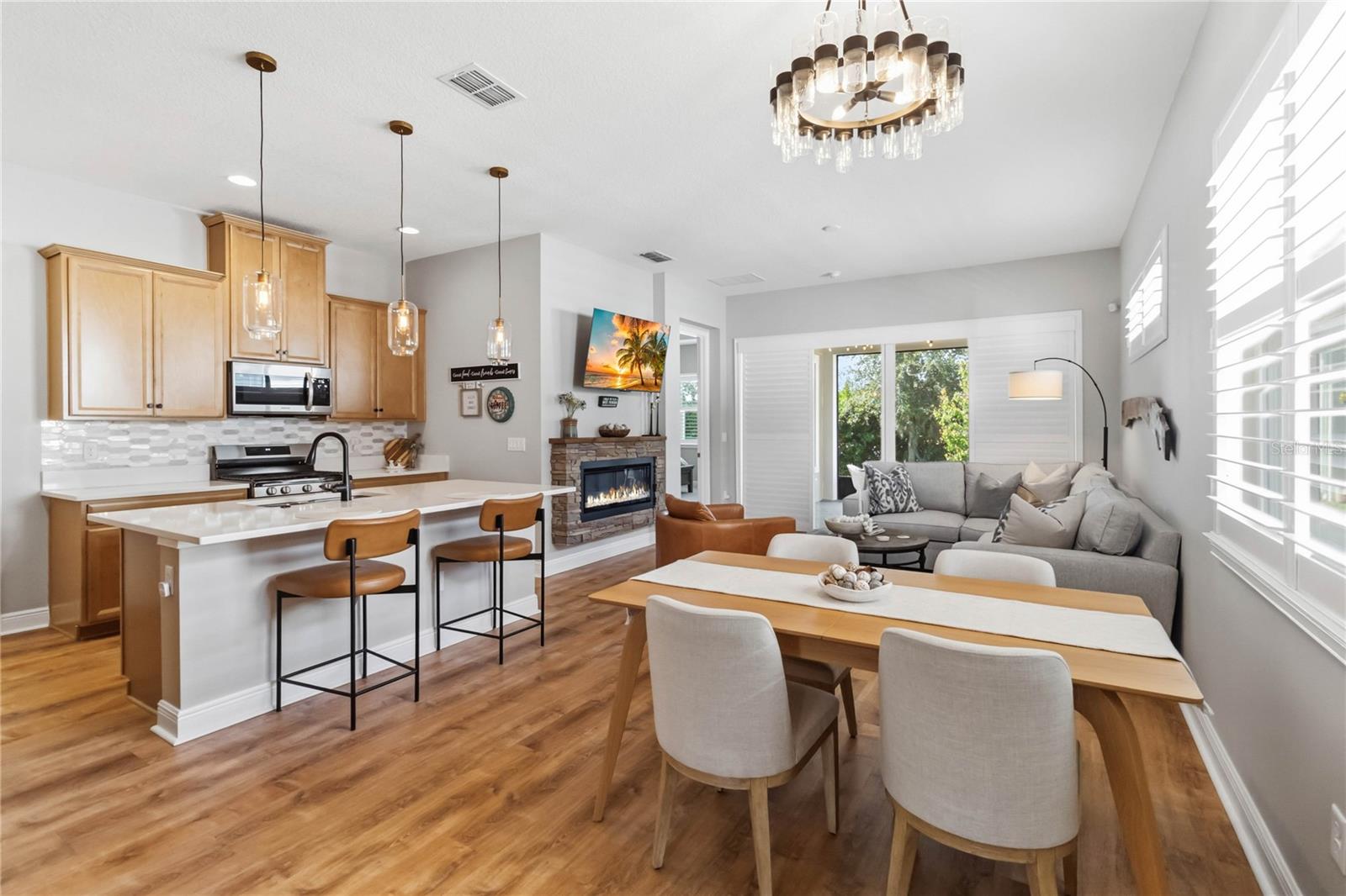 Listing photo id 4 for 2305 Datura Loop