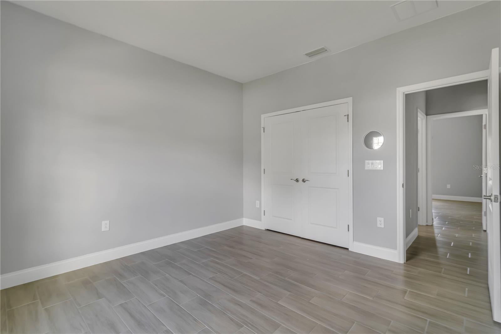 Image 16 of 35 For 932 Albertville Court