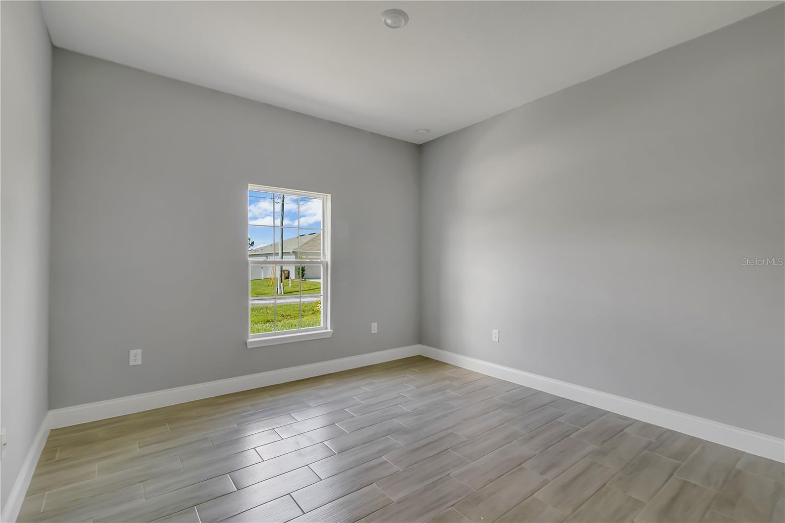 Image 17 of 35 For 932 Albertville Court