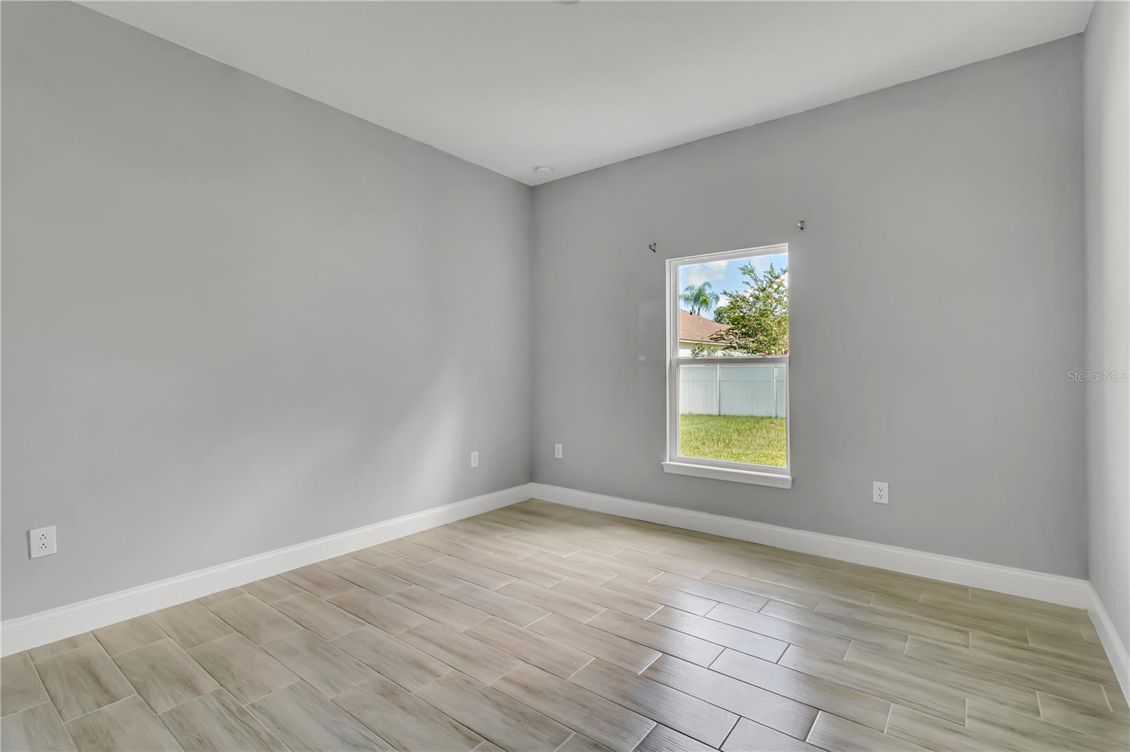 Image 18 of 35 For 932 Albertville Court