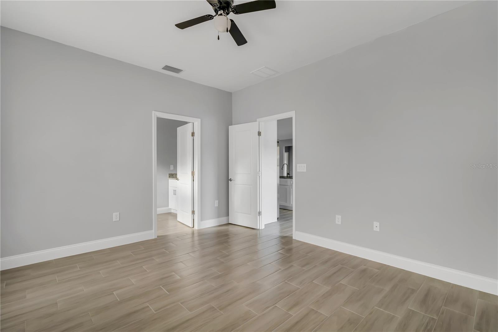 Image 23 of 35 For 932 Albertville Court