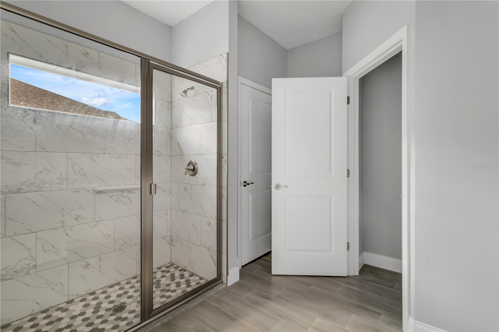 Image 24 of 35 For 932 Albertville Court