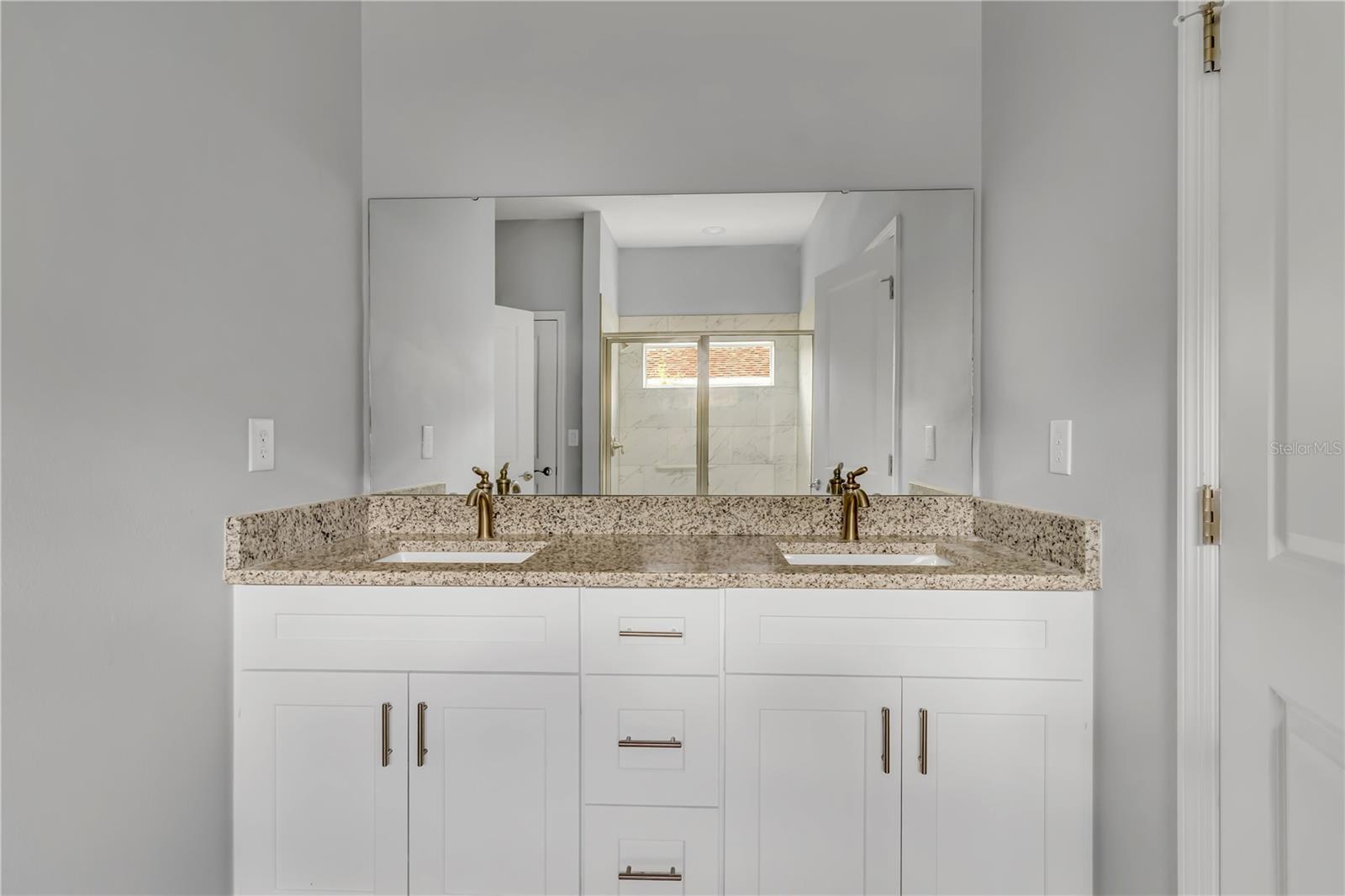 Image 25 of 35 For 932 Albertville Court