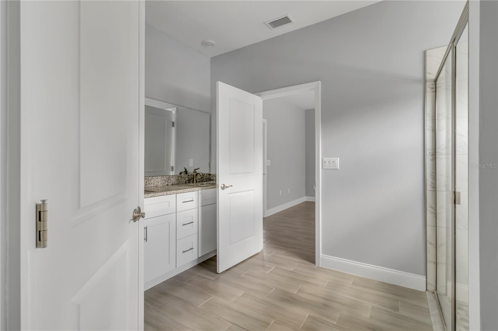 Image 26 of 35 For 932 Albertville Court