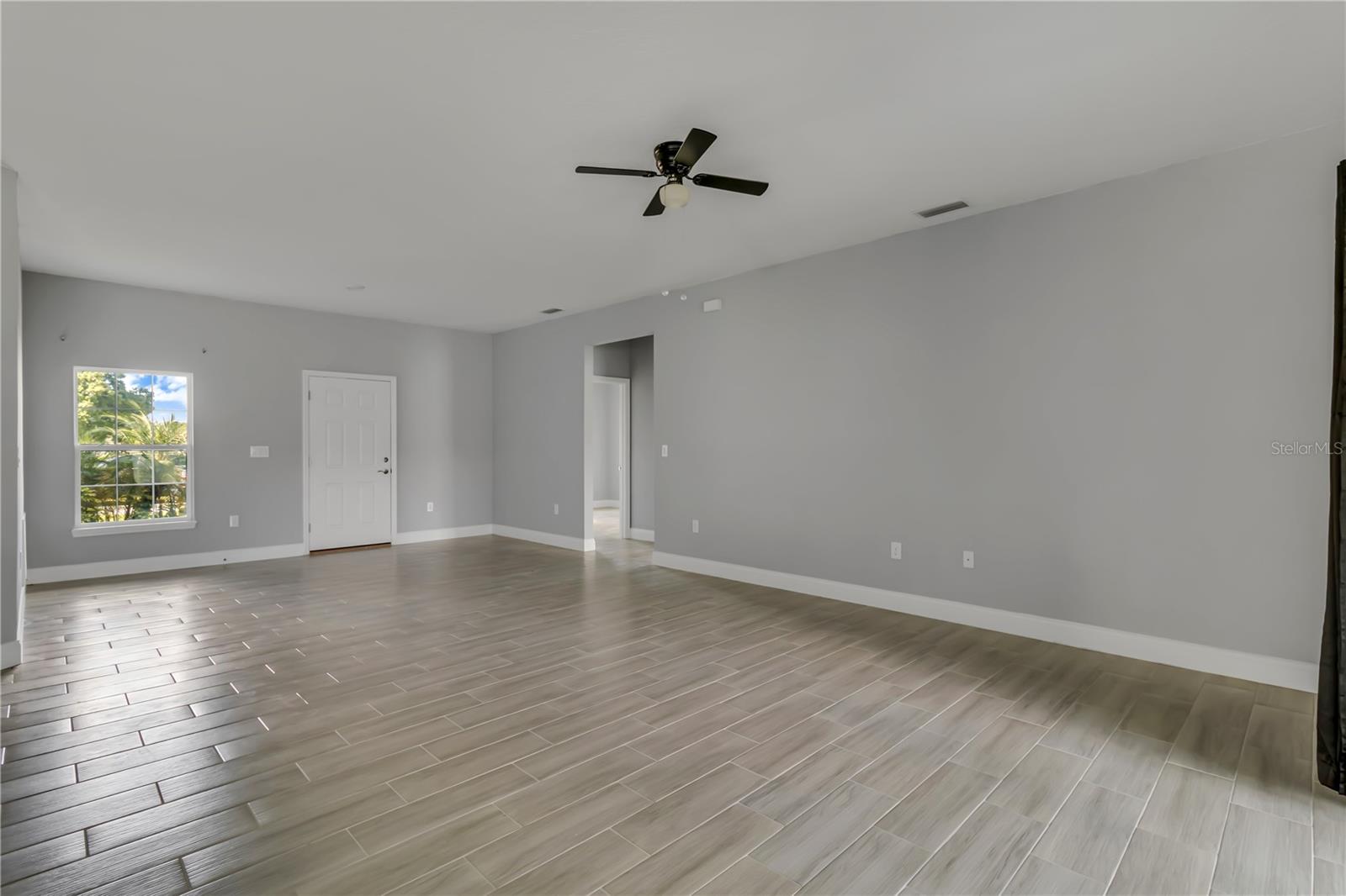 Image 28 of 35 For 932 Albertville Court