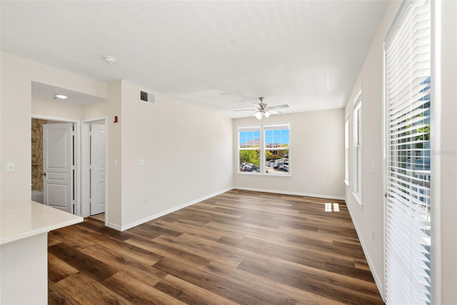 Image 10 of 27 For 611 Campus Street 260
