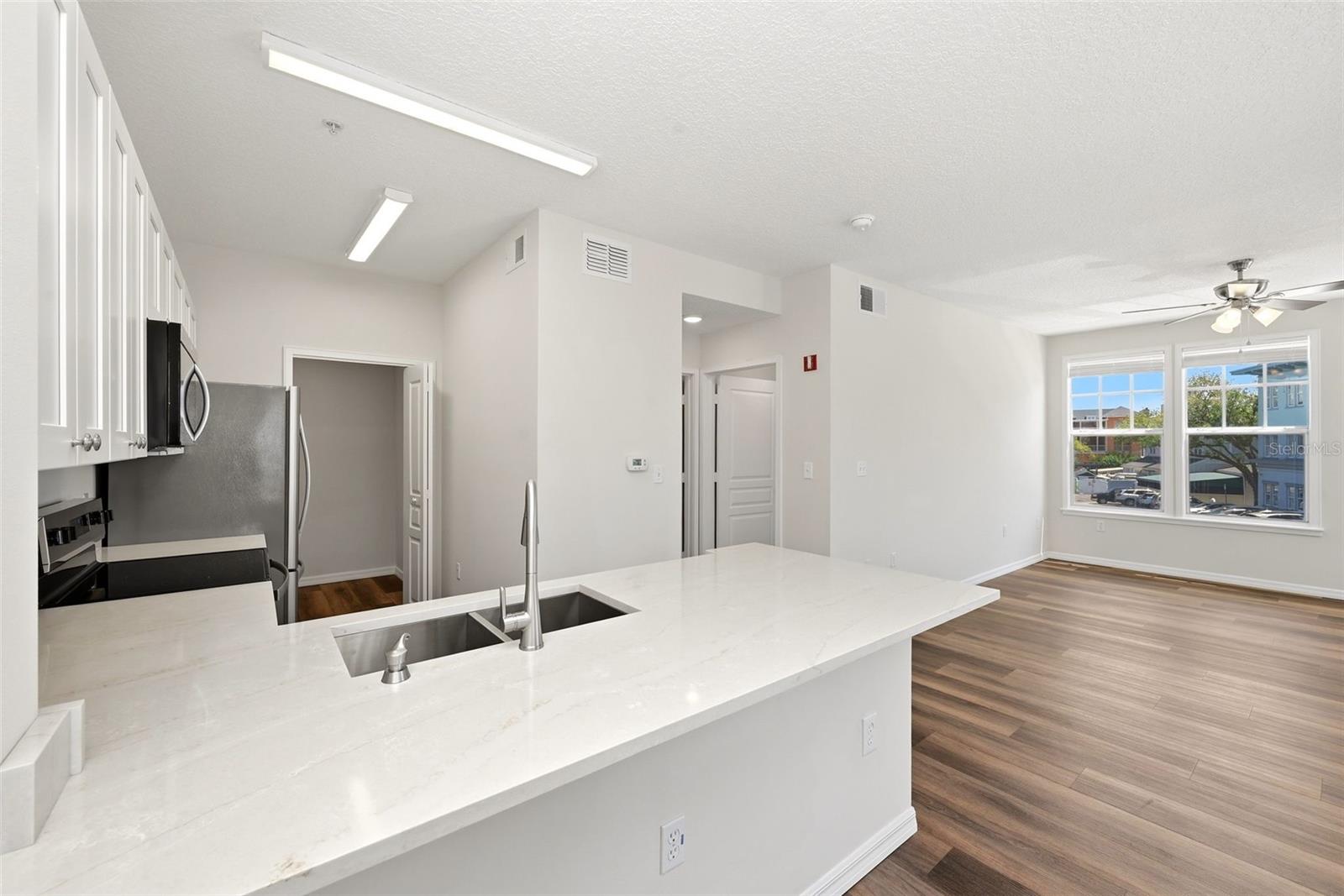 Image 11 of 27 For 611 Campus Street 260