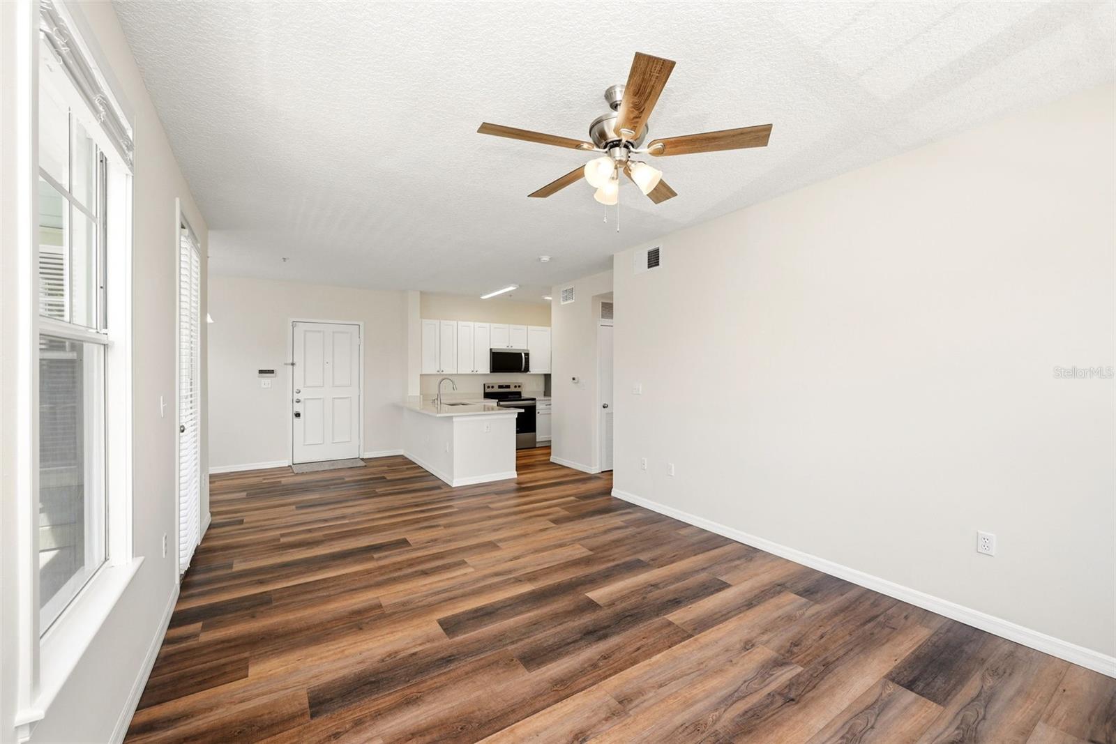 Image 16 of 27 For 611 Campus Street 260