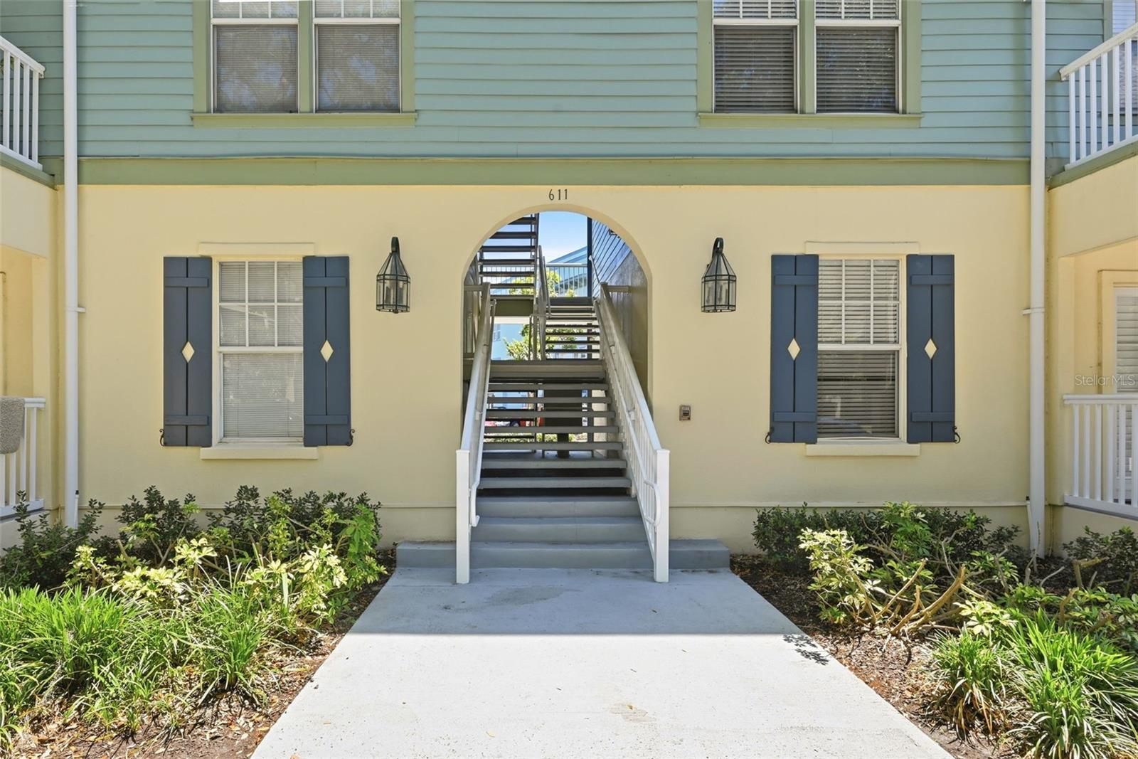 Image 3 of 27 For 611 Campus Street 260