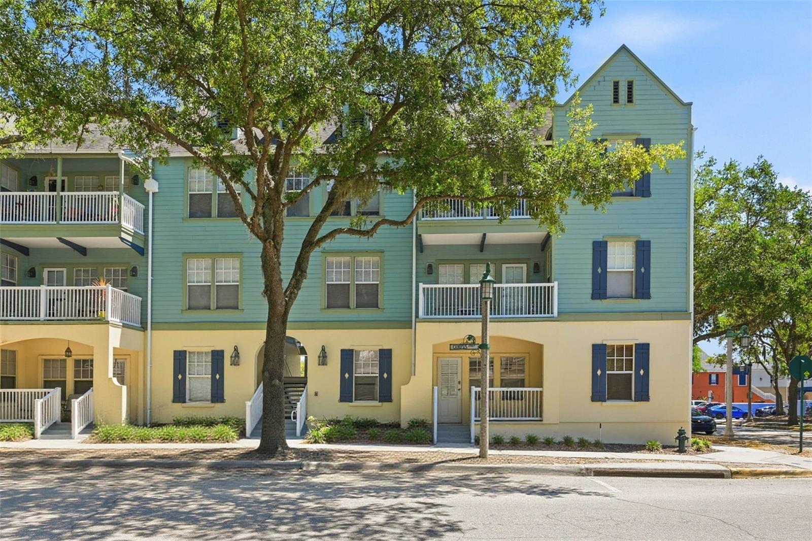 Image 4 of 27 For 611 Campus Street 260