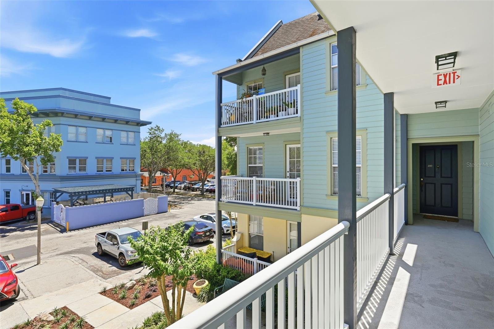 Image 5 of 27 For 611 Campus Street 260