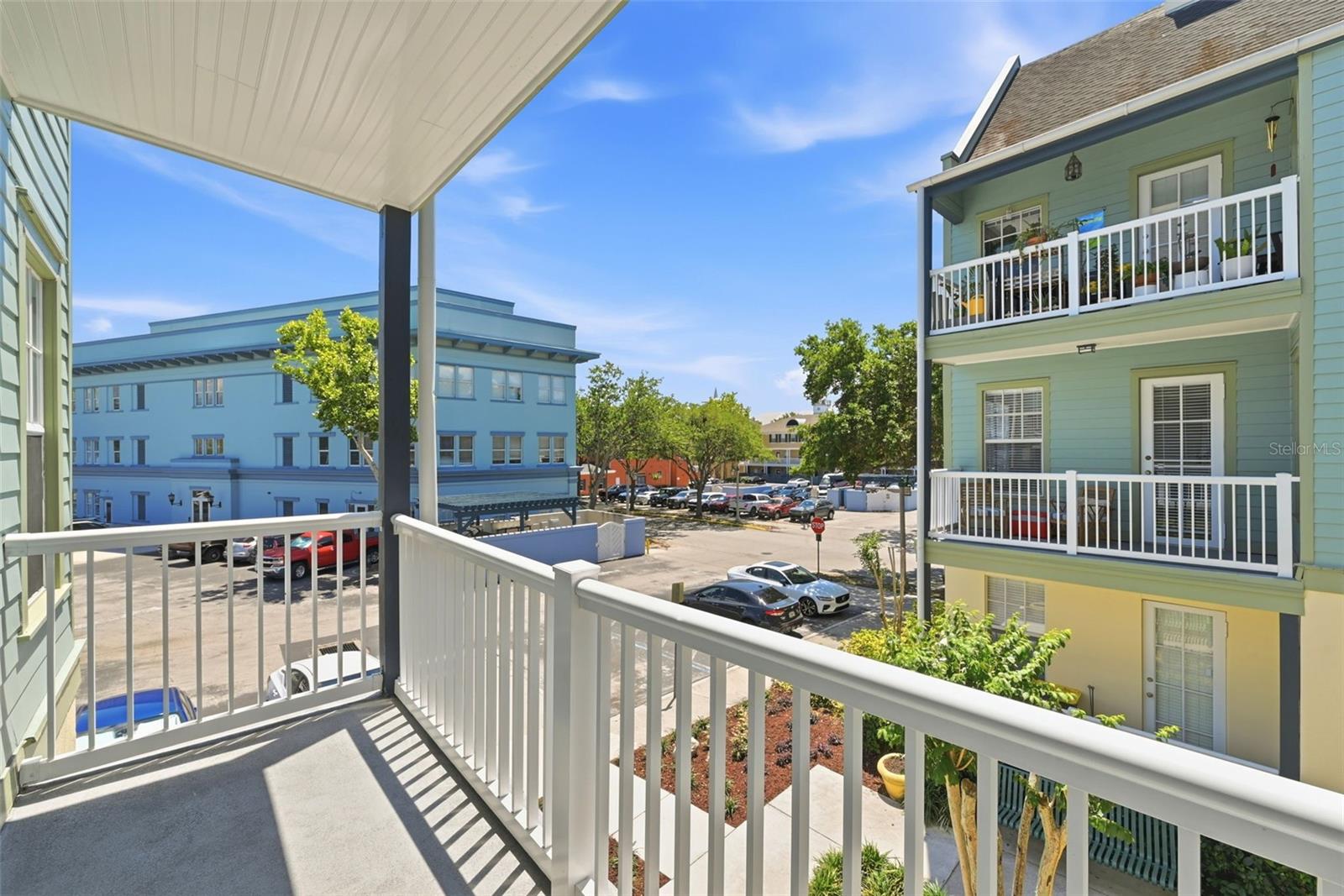 Image 6 of 27 For 611 Campus Street 260