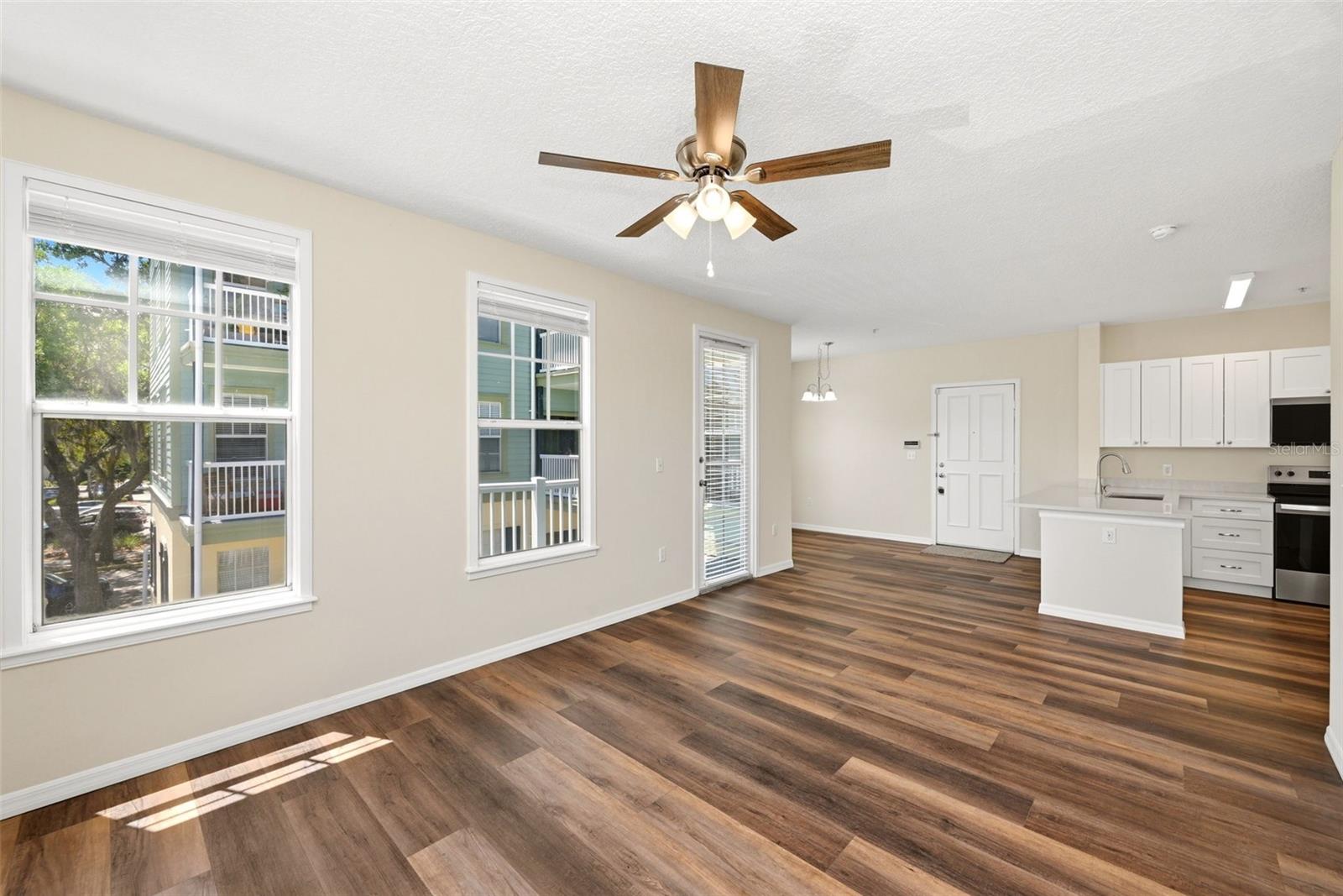 Image 7 of 27 For 611 Campus Street 260