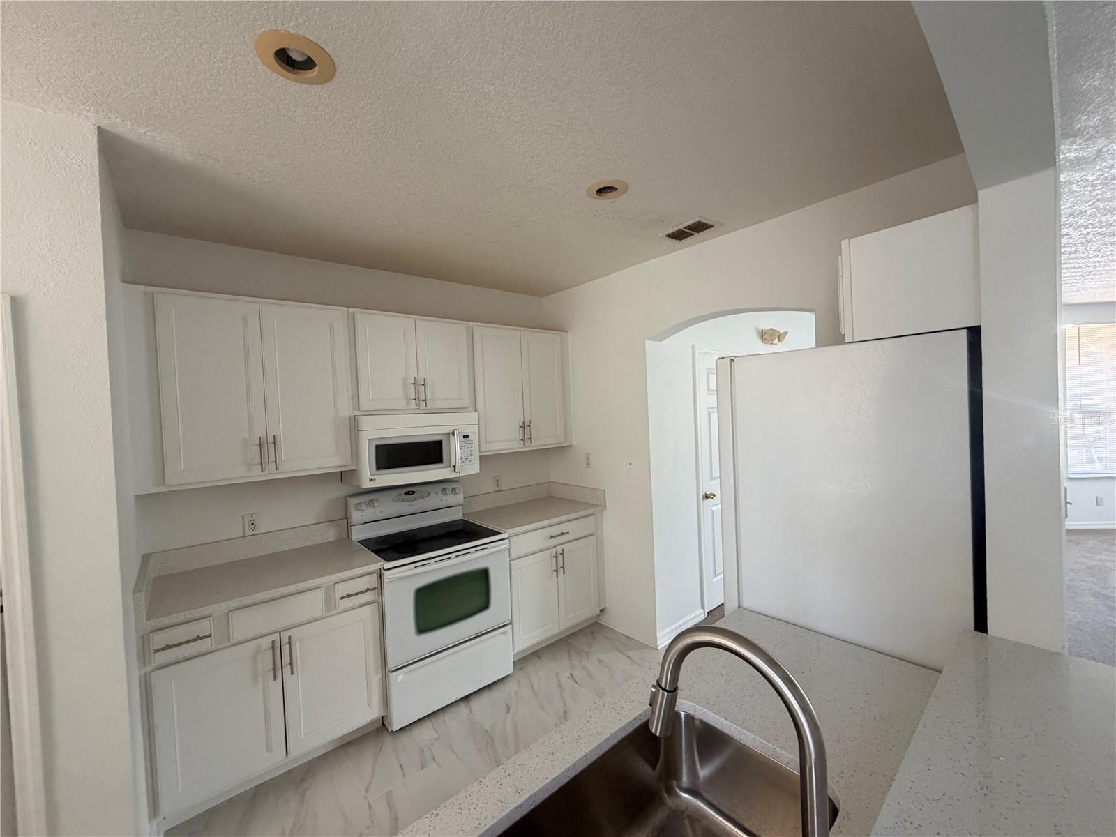 Image 5 of 13 For 642 Captiva Circle