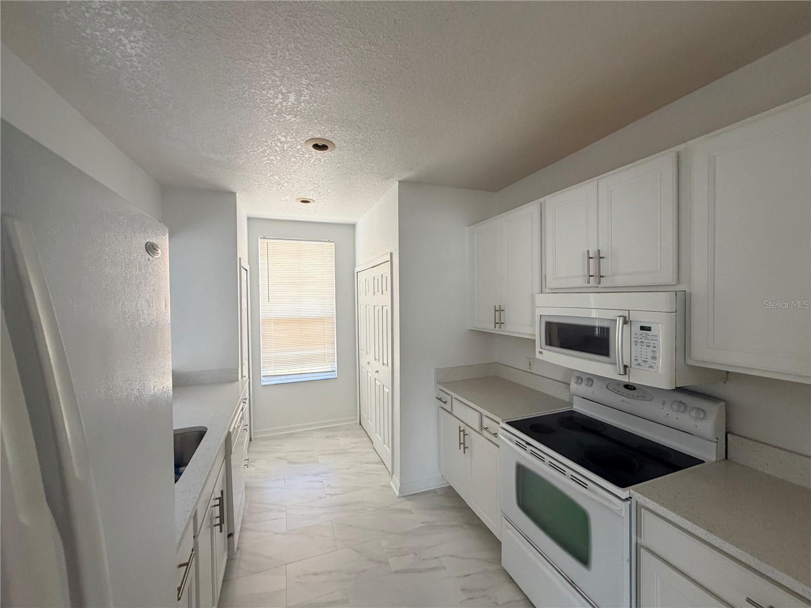 Image 6 of 13 For 642 Captiva Circle