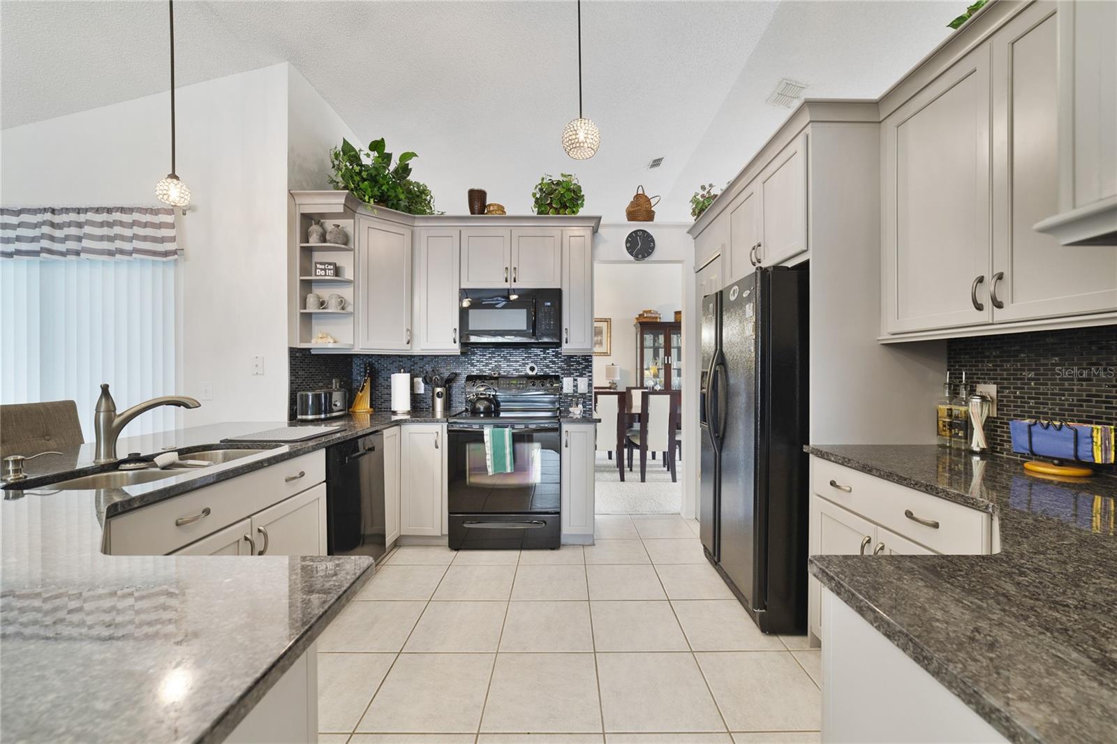 Image 15 of 37 For 2382 Queenswood Circle