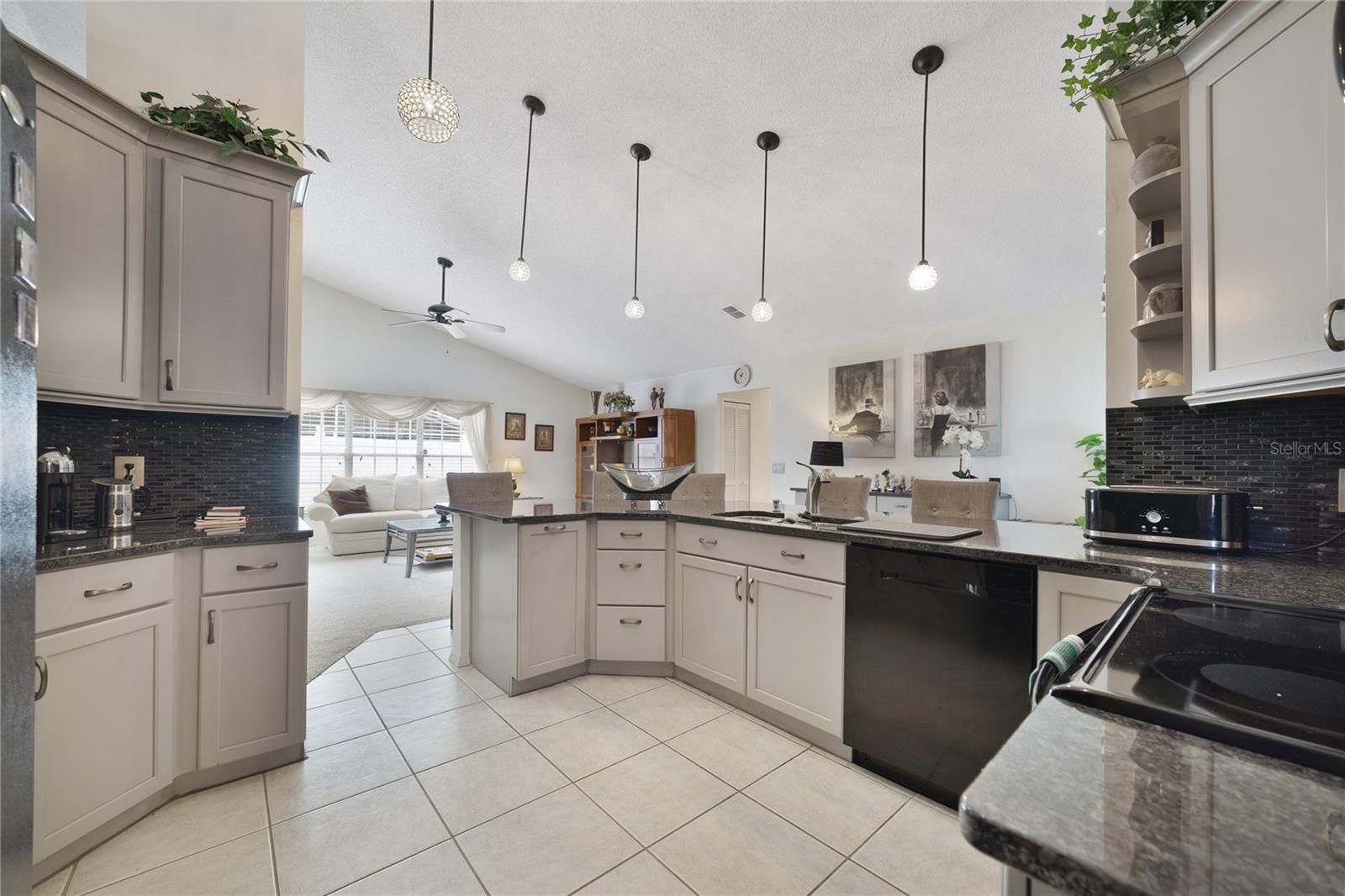 Image 16 of 37 For 2382 Queenswood Circle