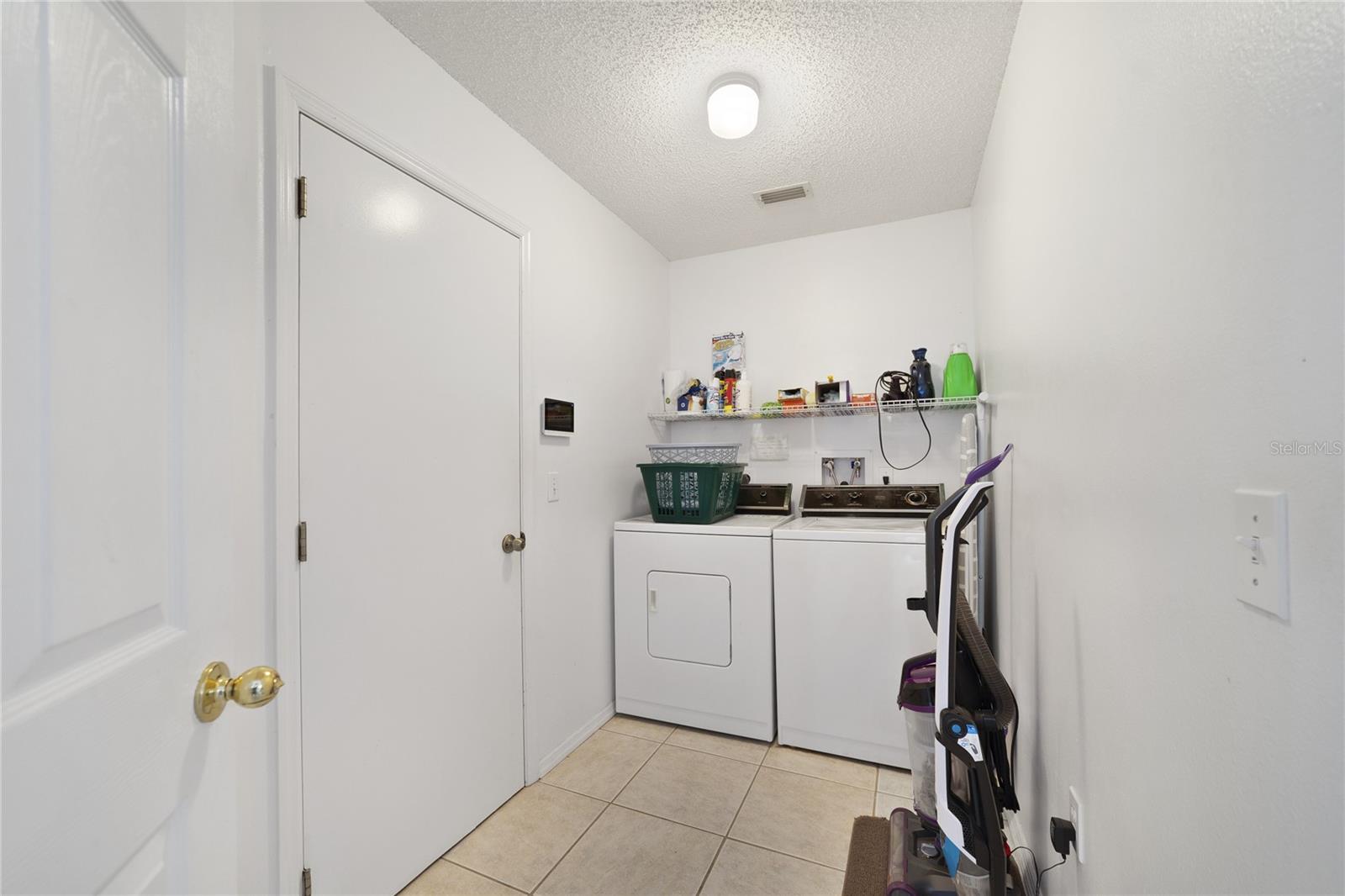 Image 17 of 37 For 2382 Queenswood Circle
