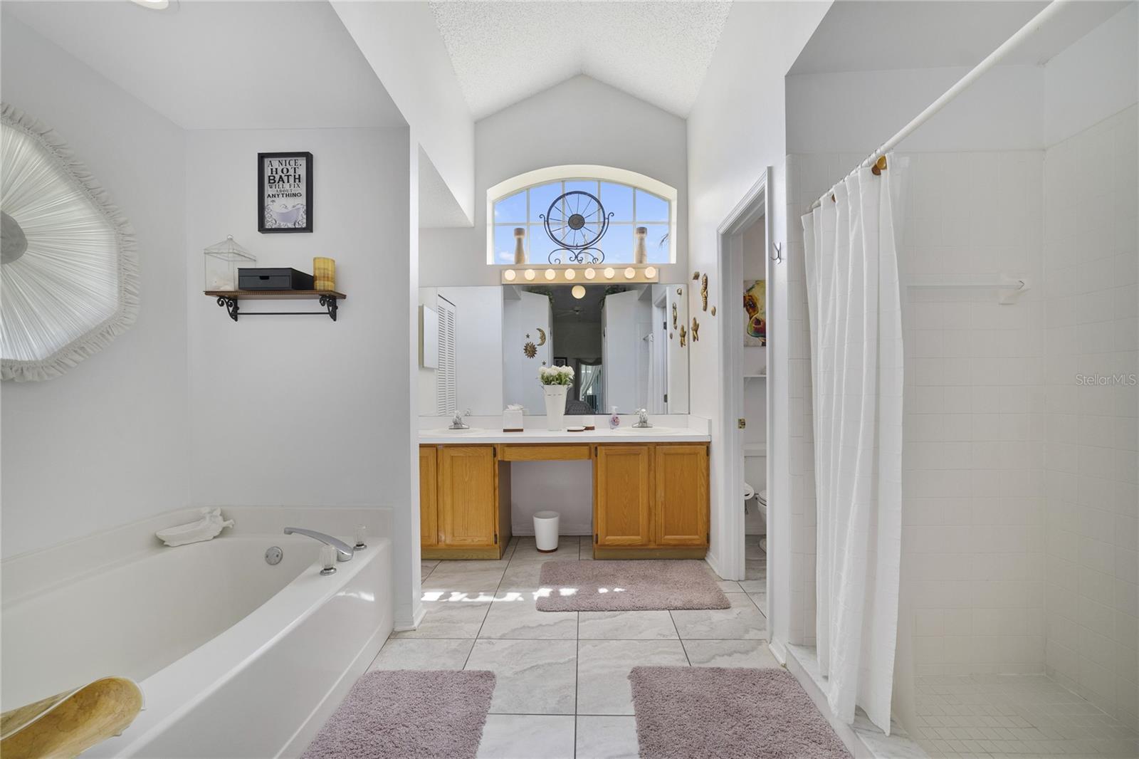 Image 20 of 37 For 2382 Queenswood Circle