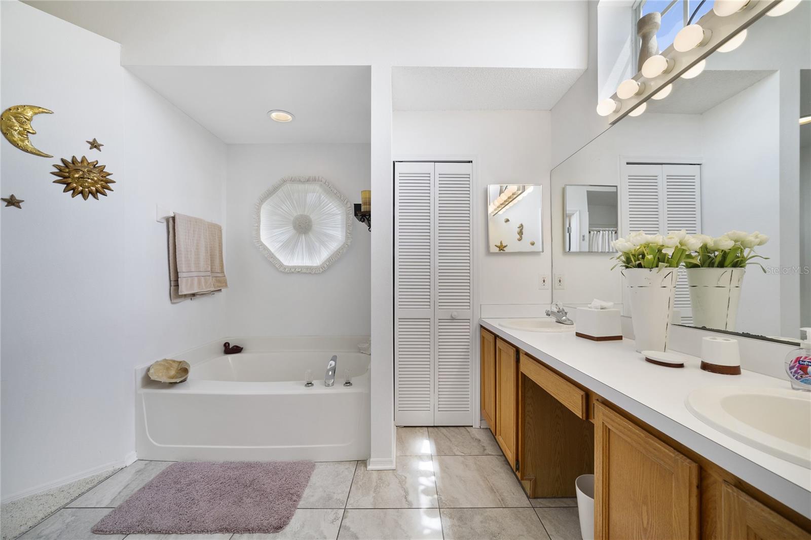 Image 21 of 37 For 2382 Queenswood Circle