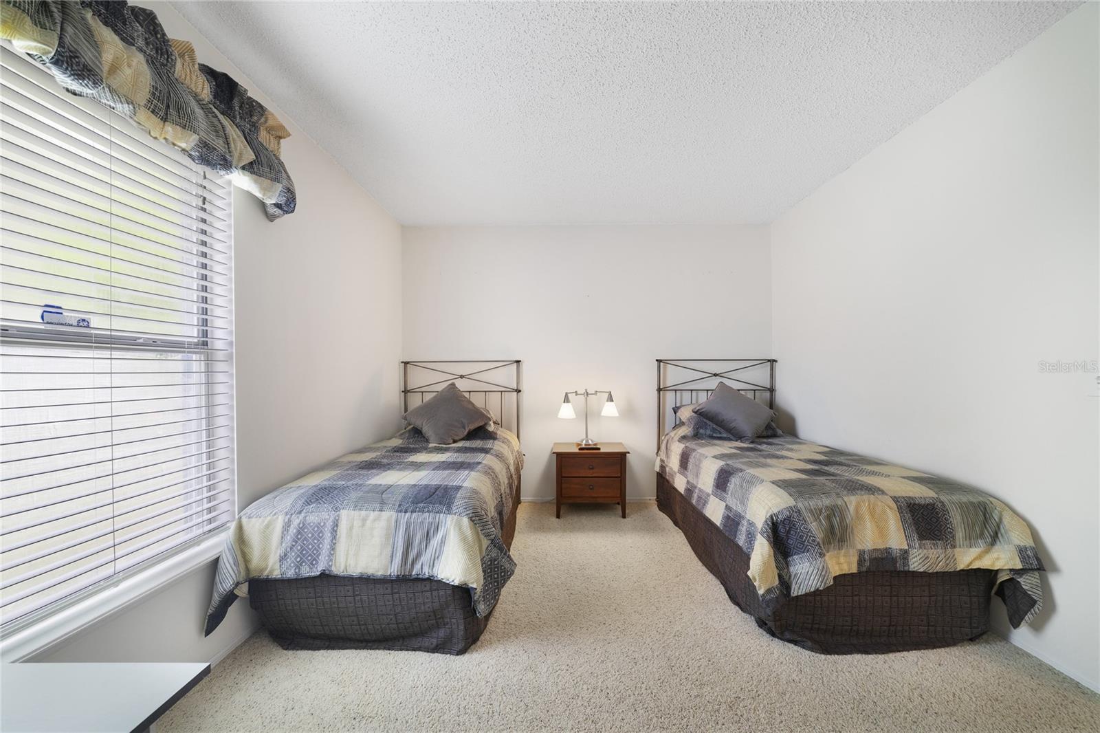 Image 24 of 37 For 2382 Queenswood Circle