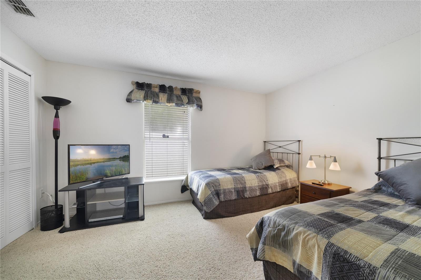 Image 25 of 37 For 2382 Queenswood Circle