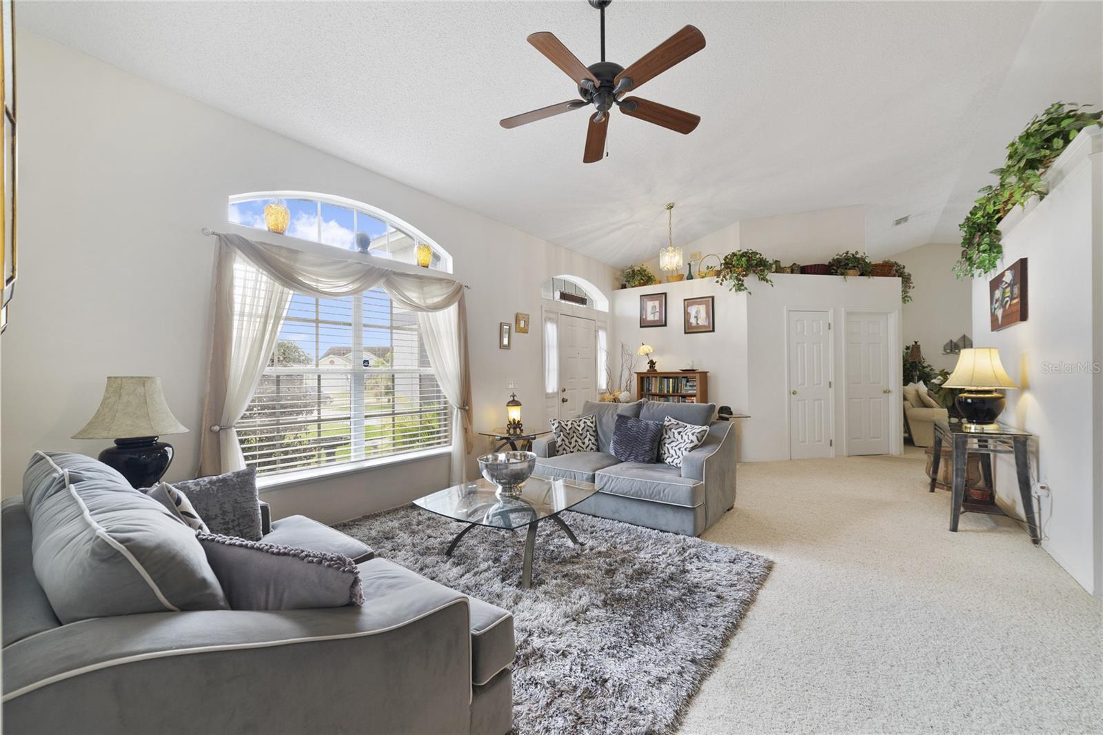 Image 4 of 37 For 2382 Queenswood Circle