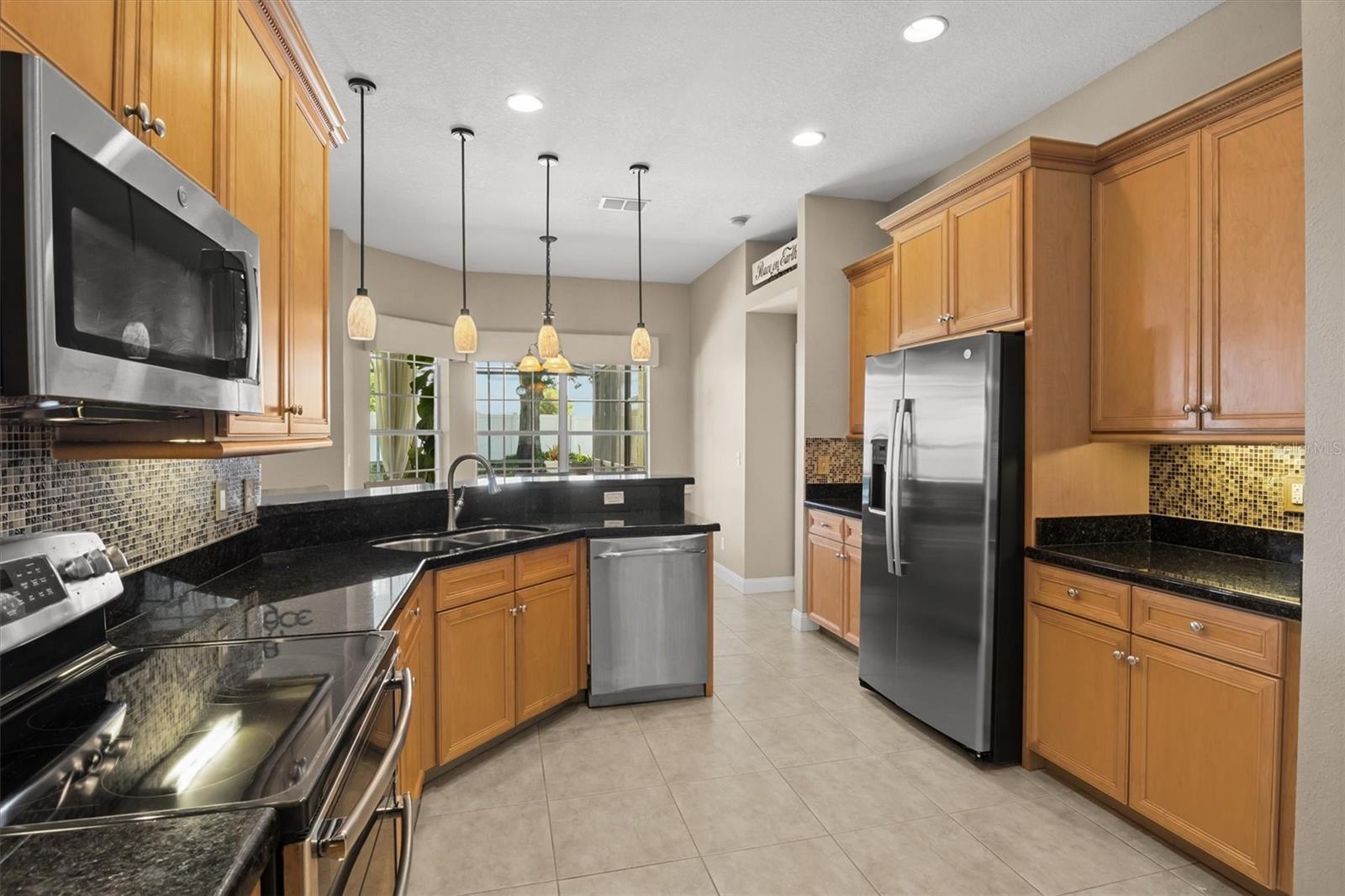 Listing photo id 4 for 1930 Austin Terrace
