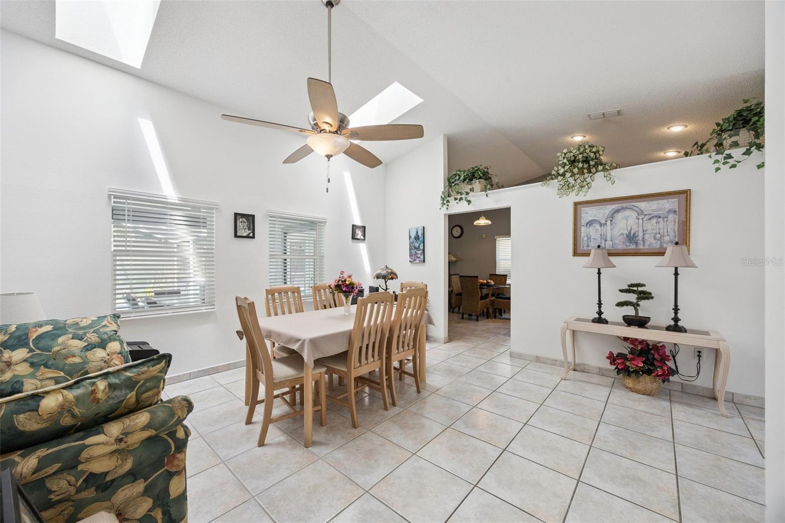 Image 13 of 62 For 2948 Pembridge Street