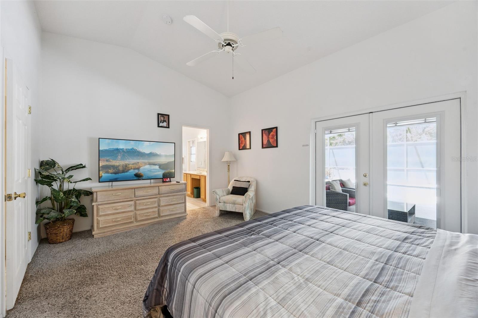 Image 21 of 62 For 2948 Pembridge Street