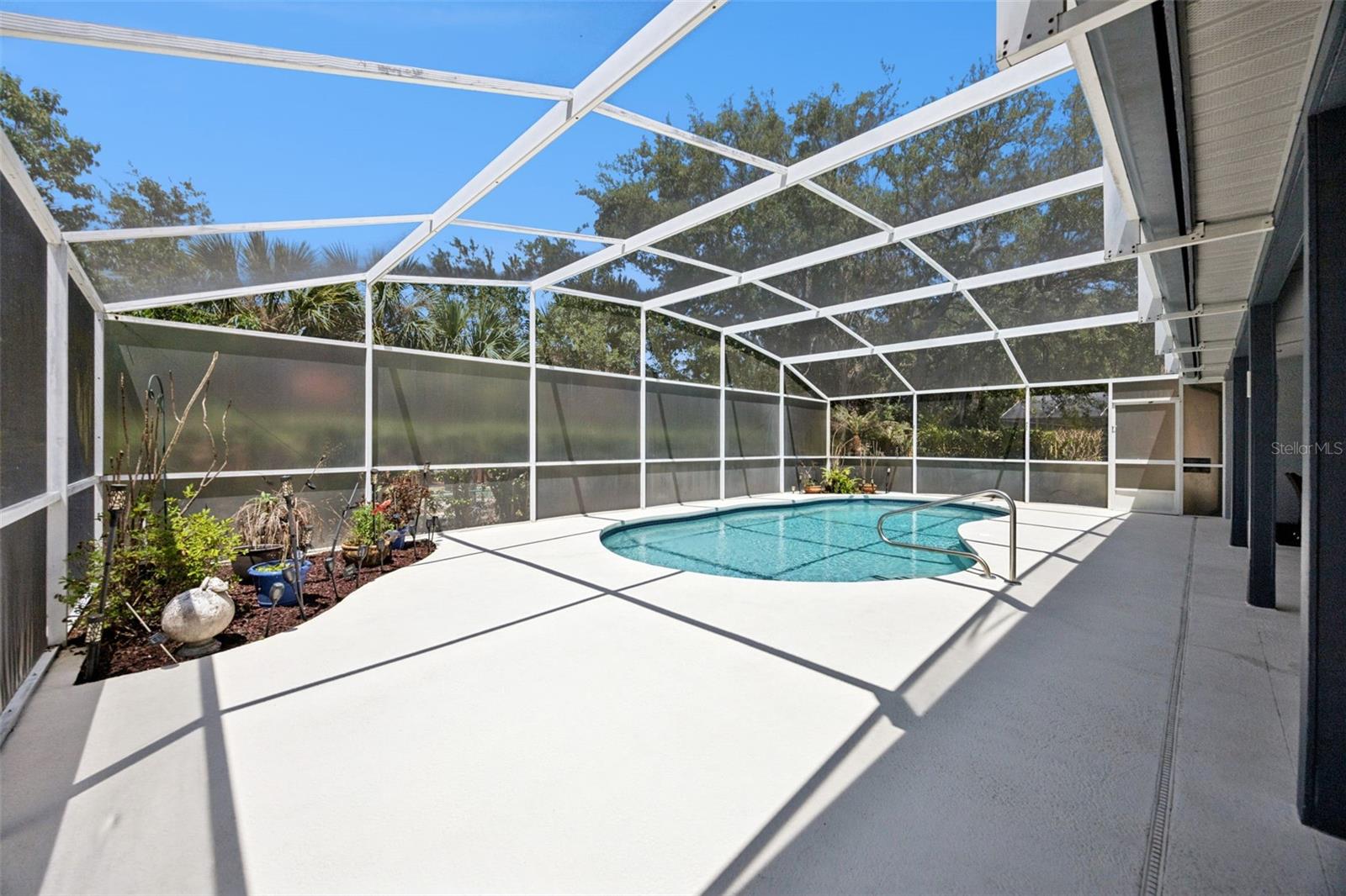 Image 42 of 62 For 2948 Pembridge Street